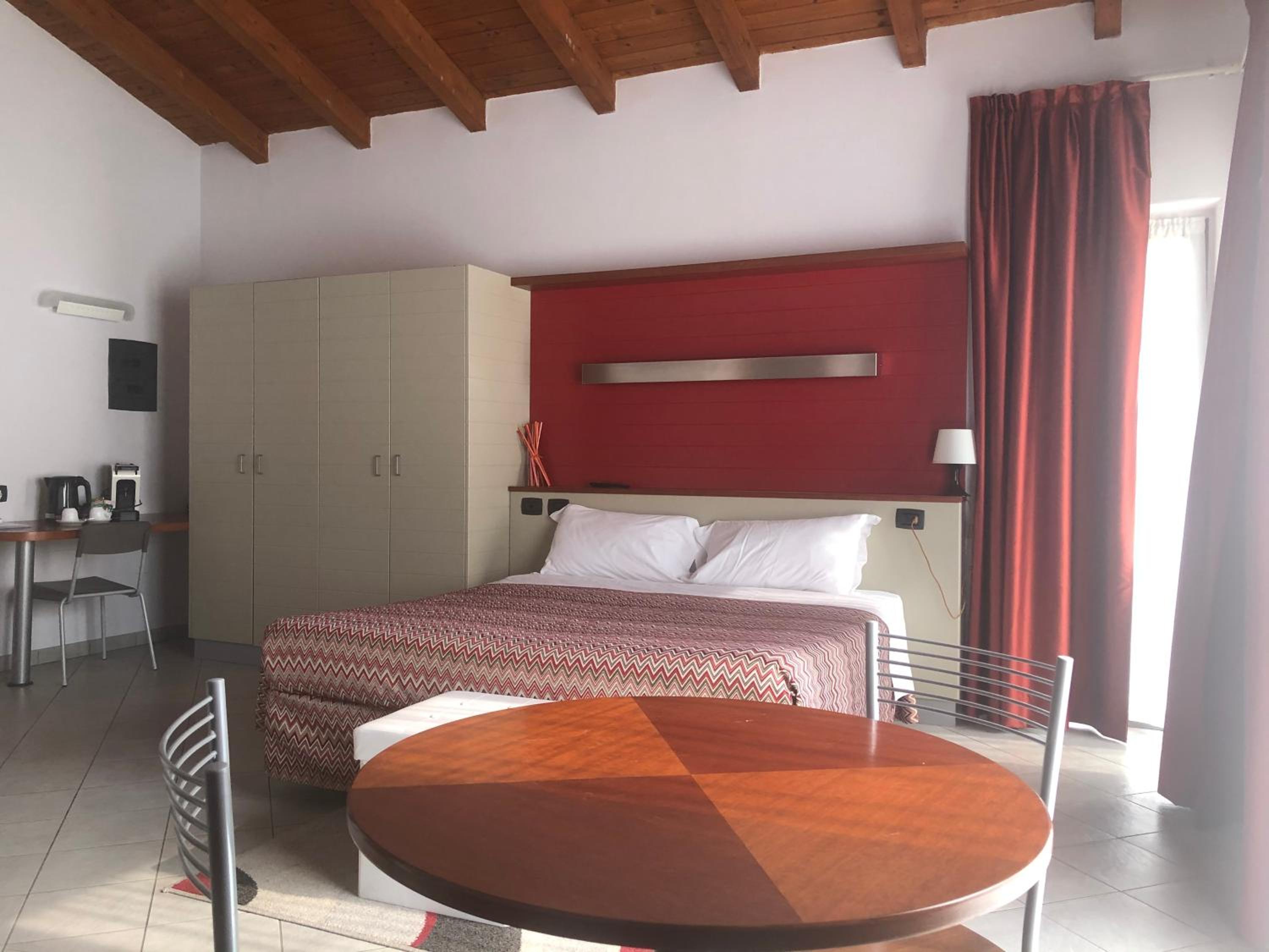 Standard Double Room - Photo 21