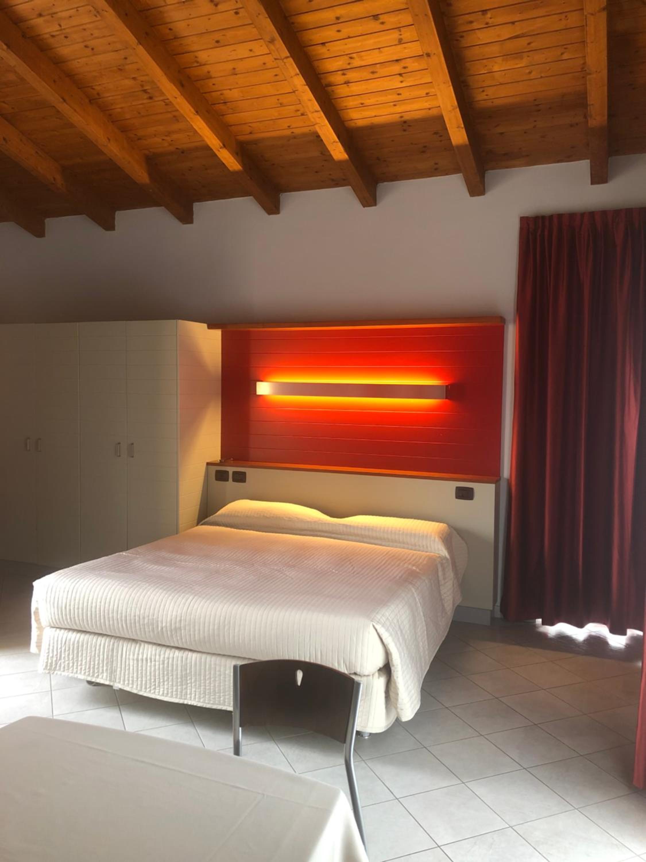 Standard Double Room - Photo 15