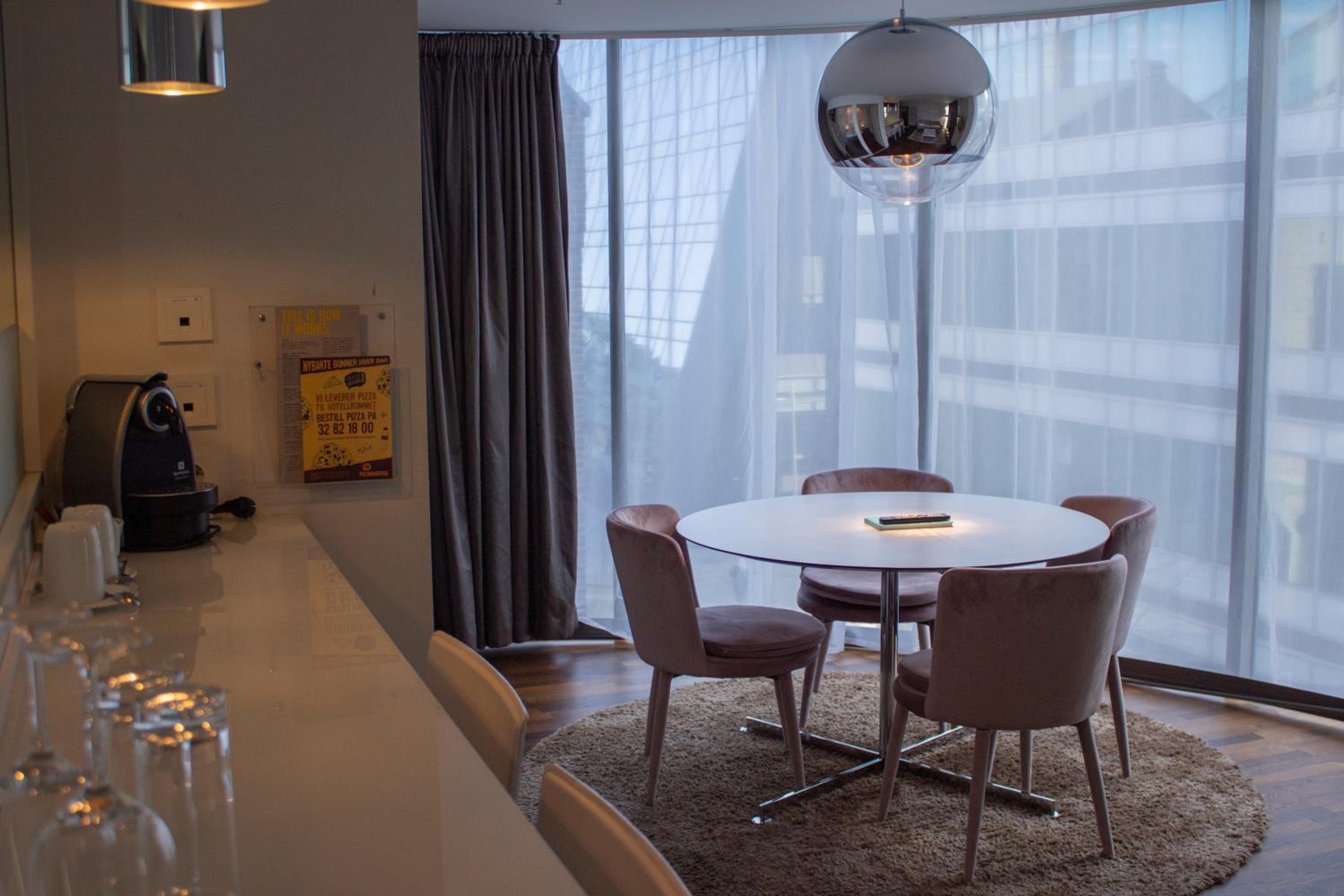Family Room - Photo 4