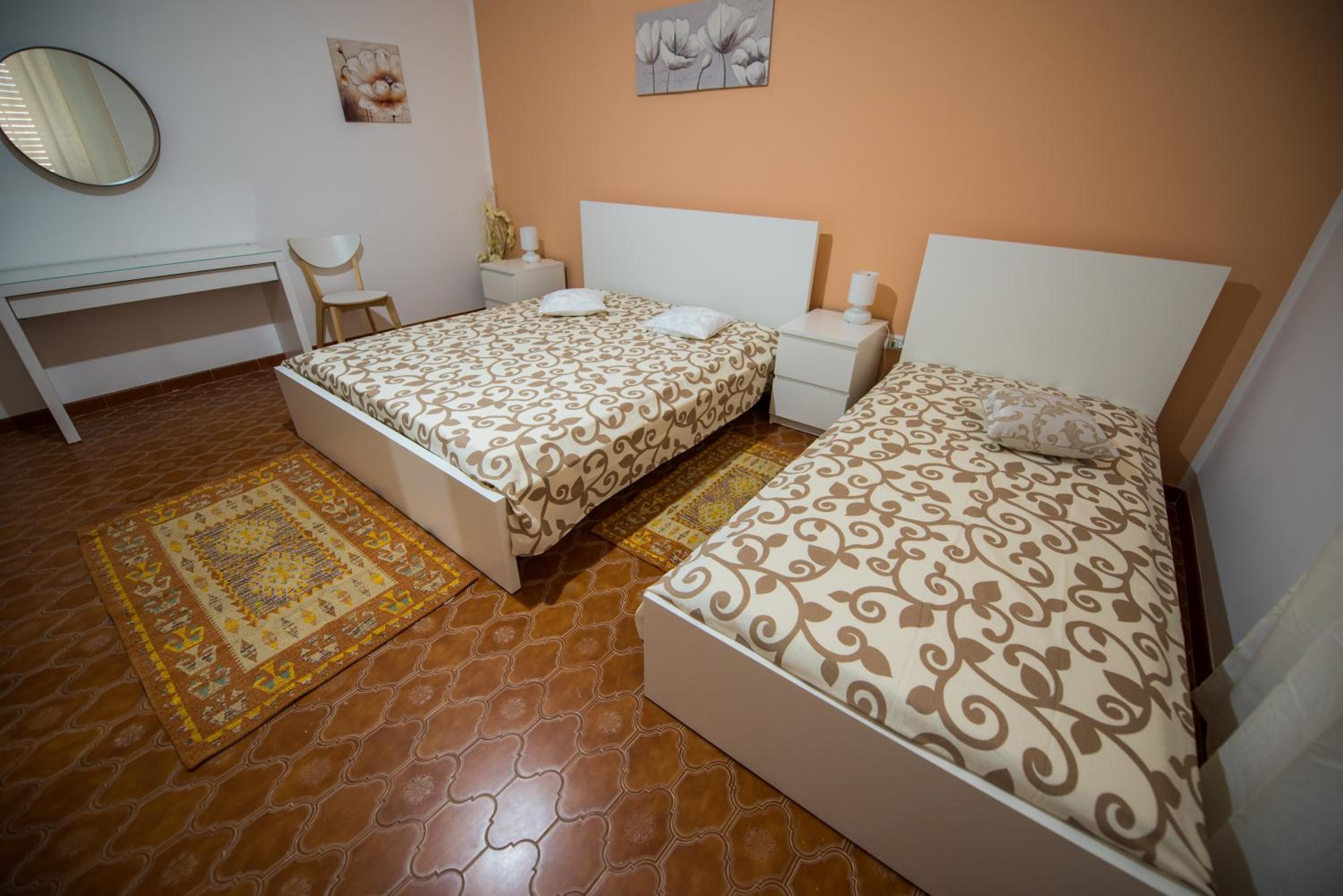 Triple Room with Private Bathroom - Photo 2