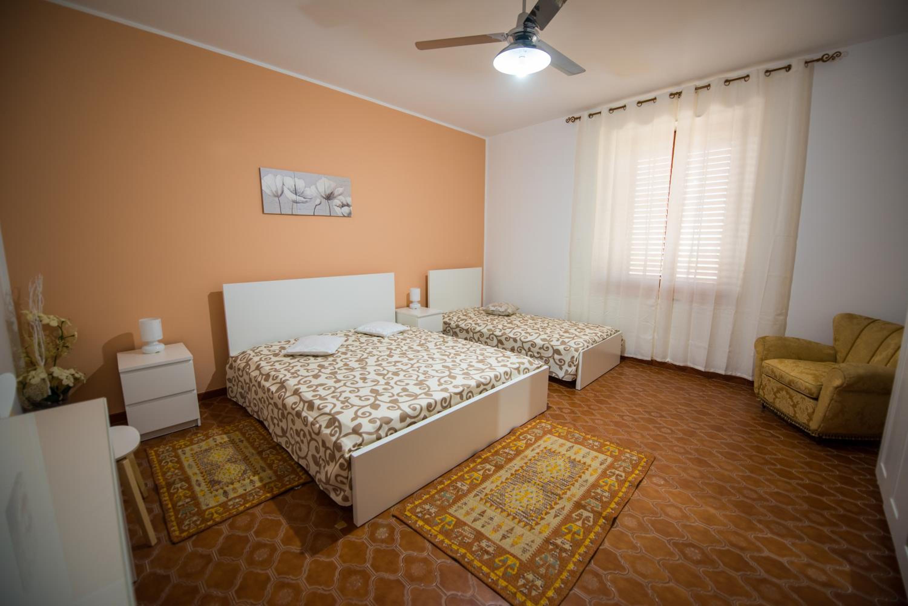 Triple Room with Private Bathroom - Photo 3