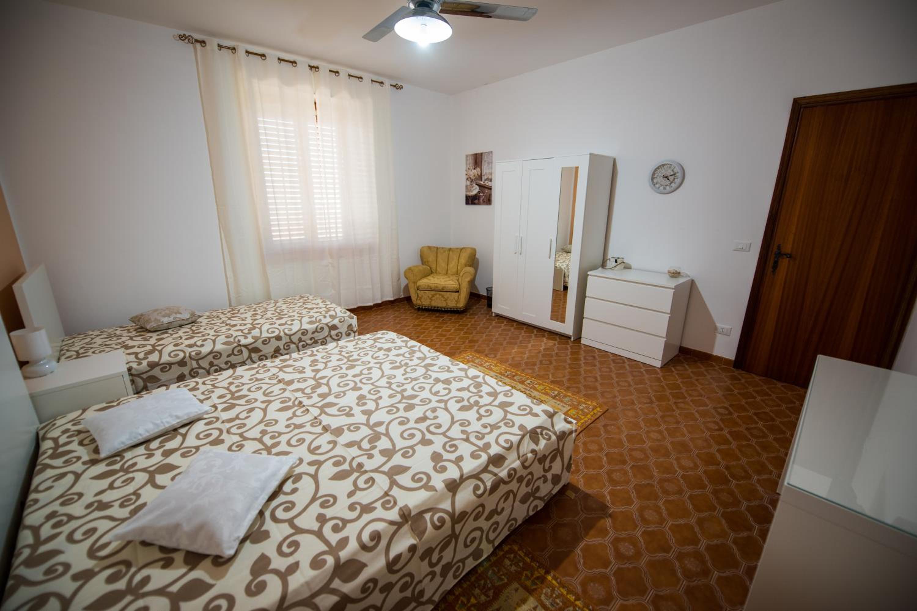 Triple Room with Private Bathroom - Photo 5