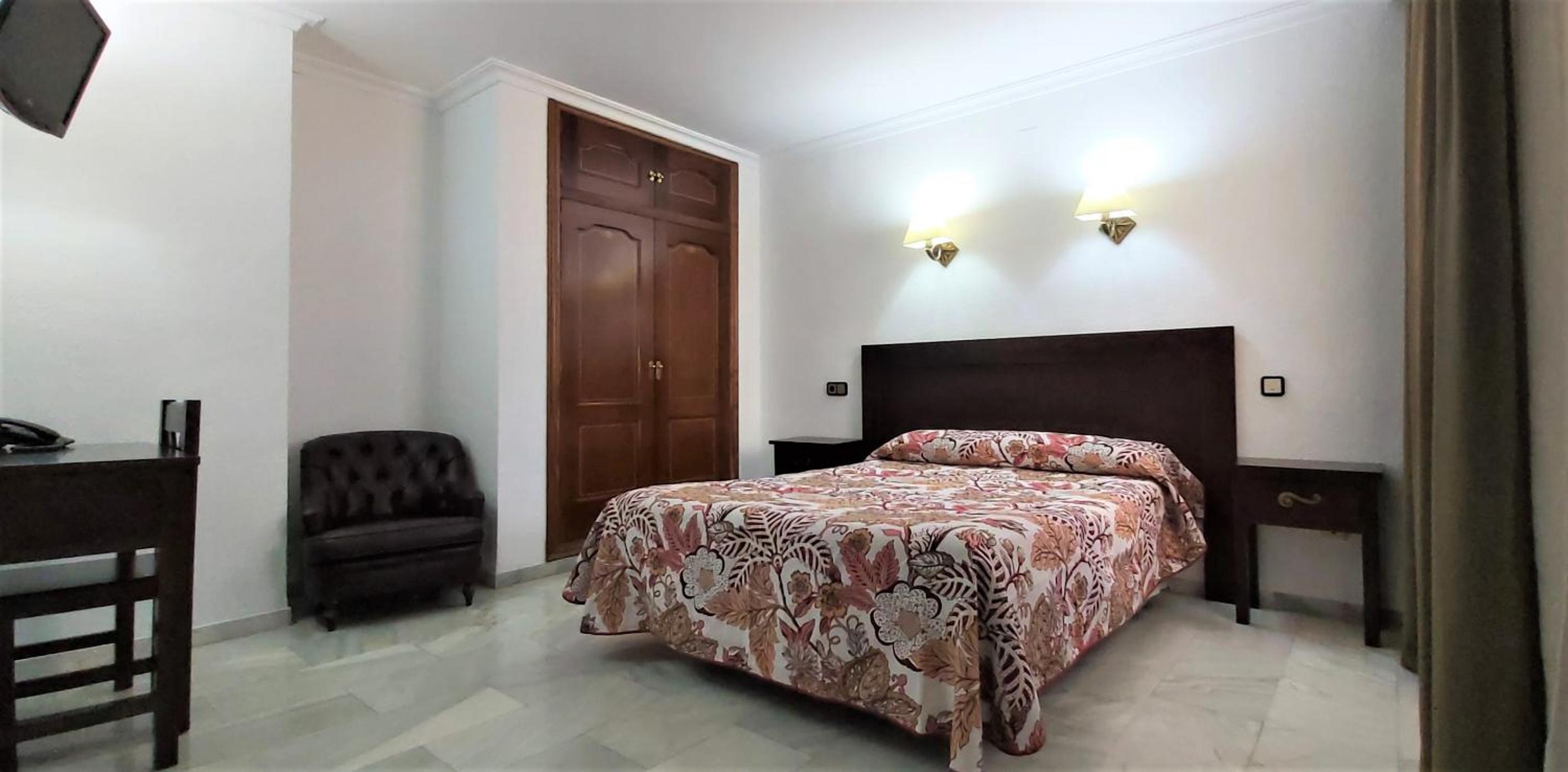 Double or Twin Room - Photo 3