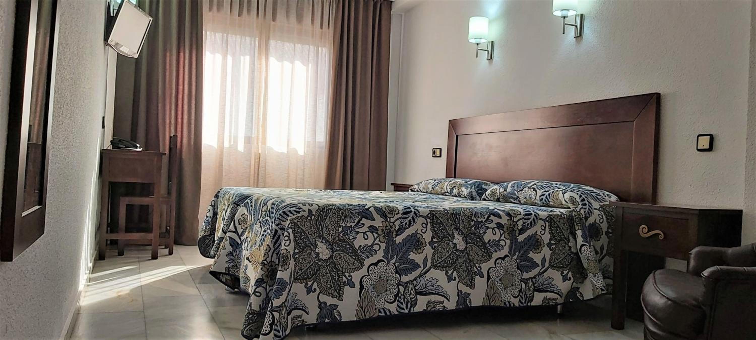 Double or Twin Room - Photo 5