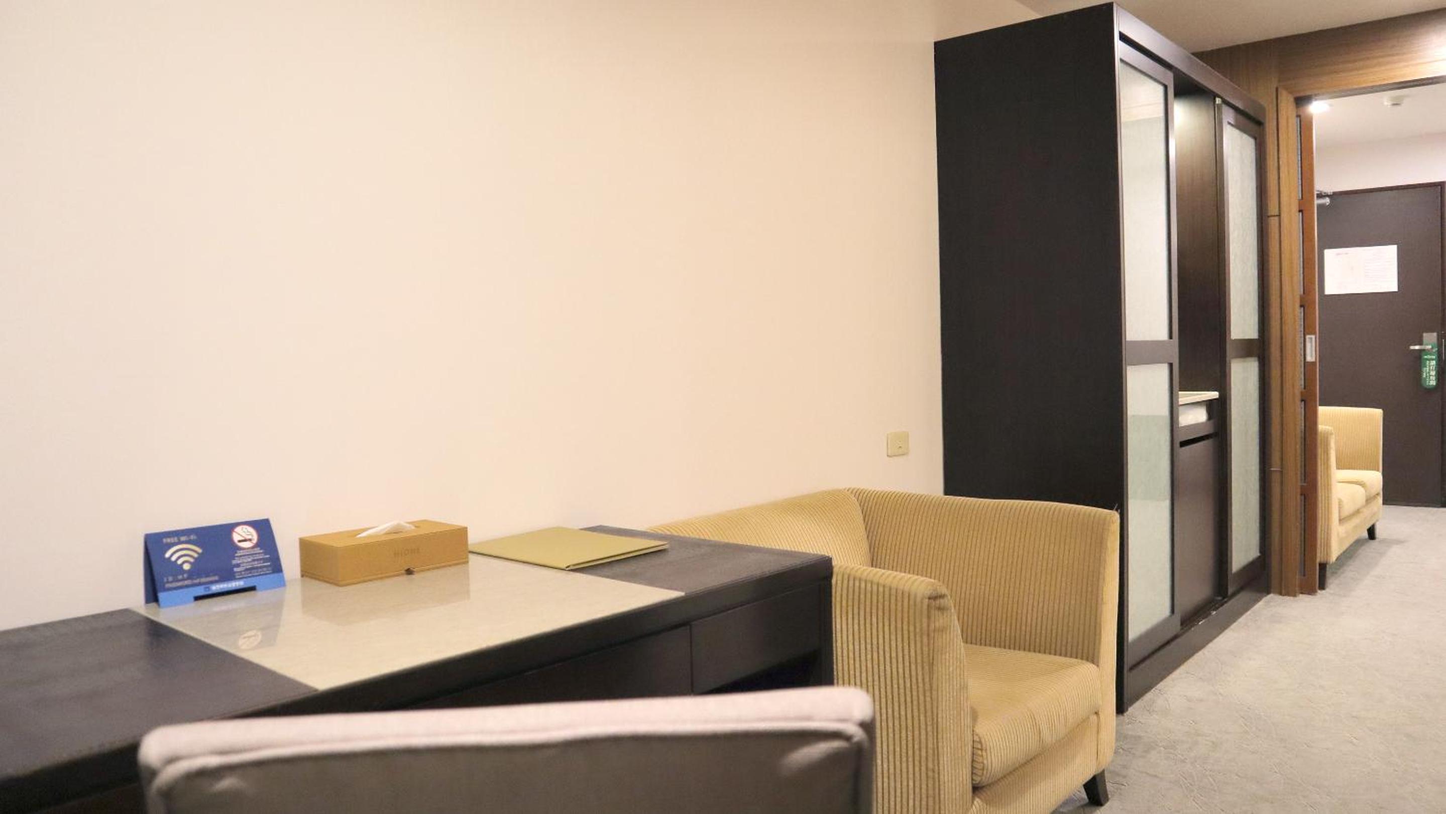 Premium Family Suite - Photo 3