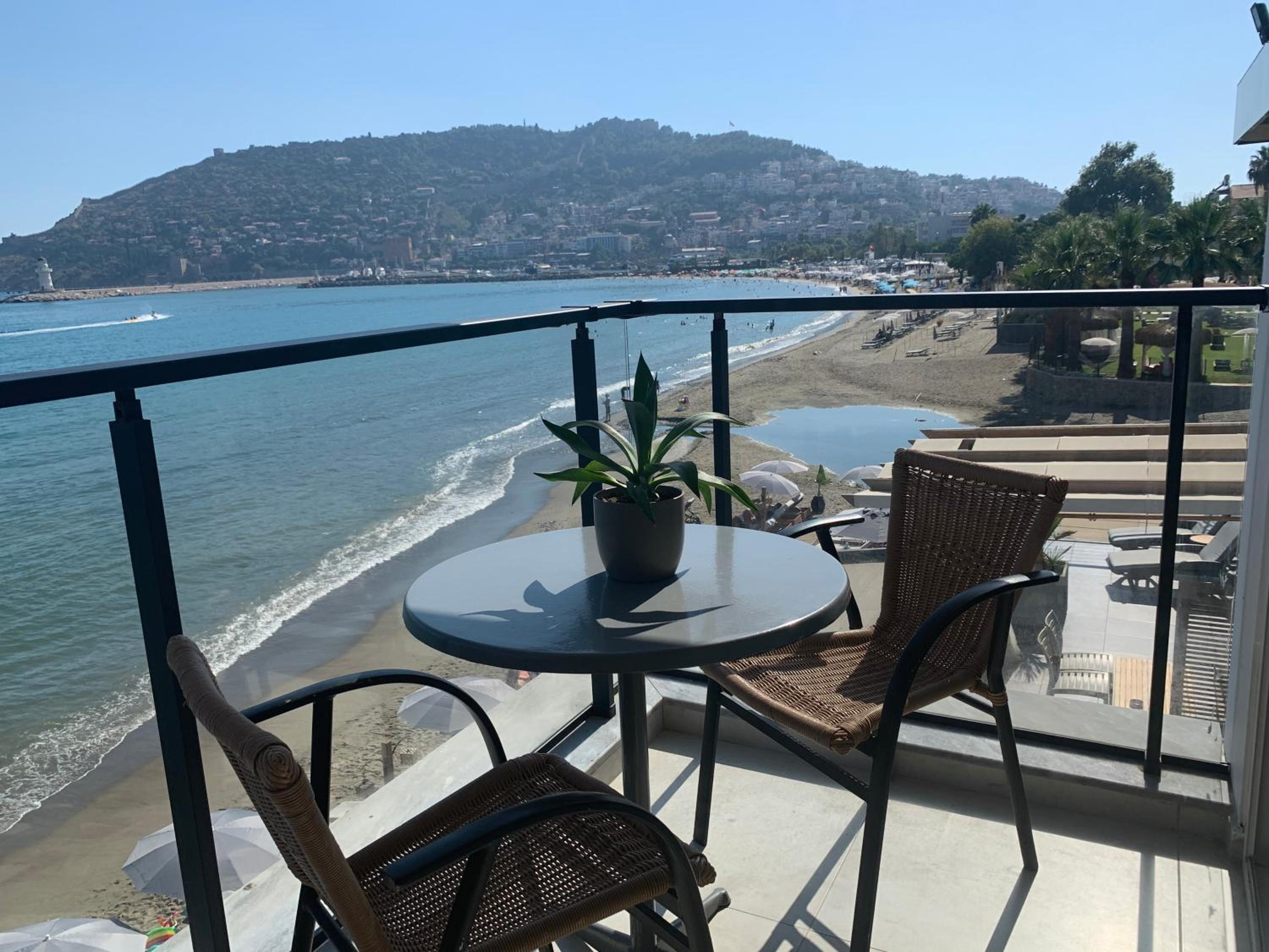 Queen Room with Sea View - Photo 7
