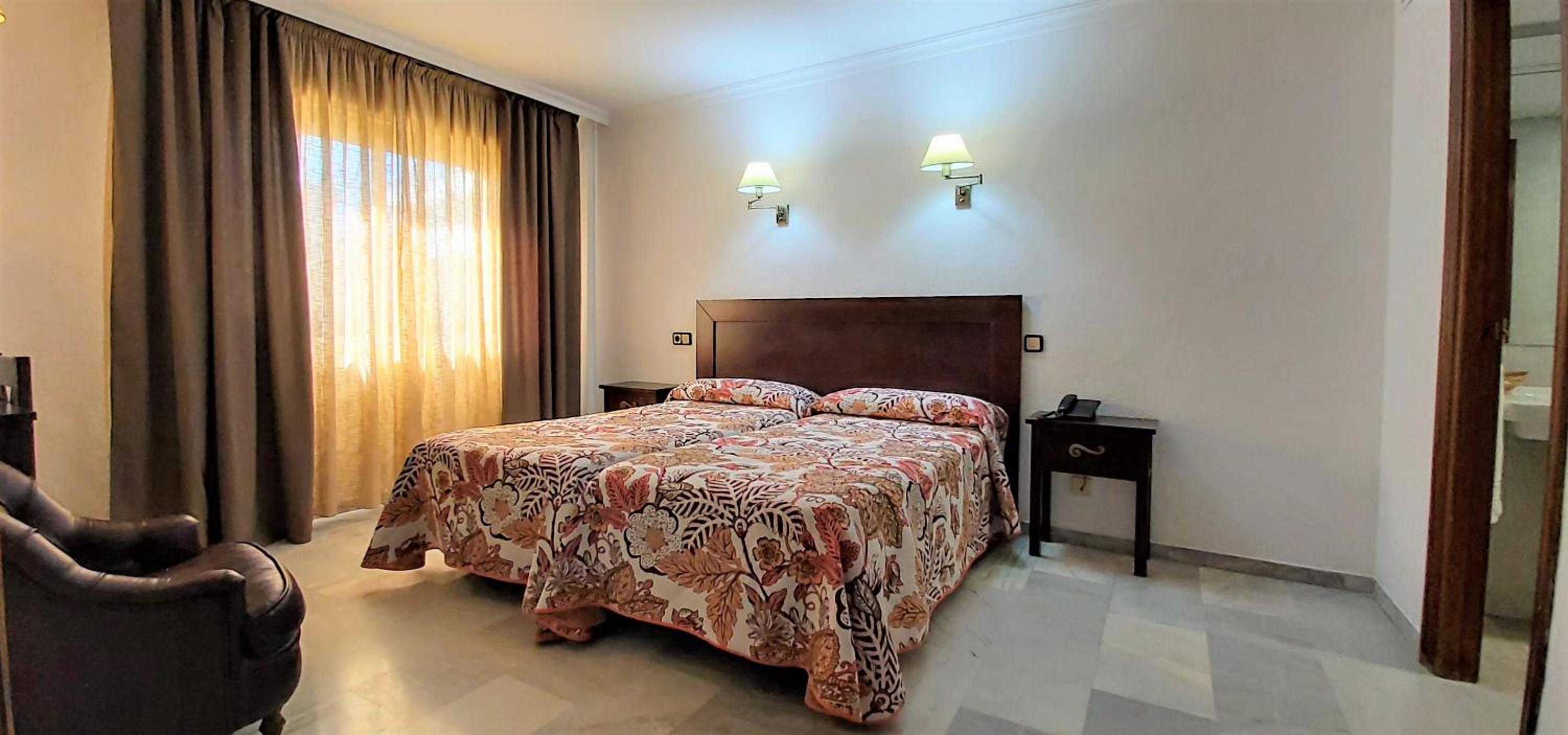 Double or Twin Room - Photo 7