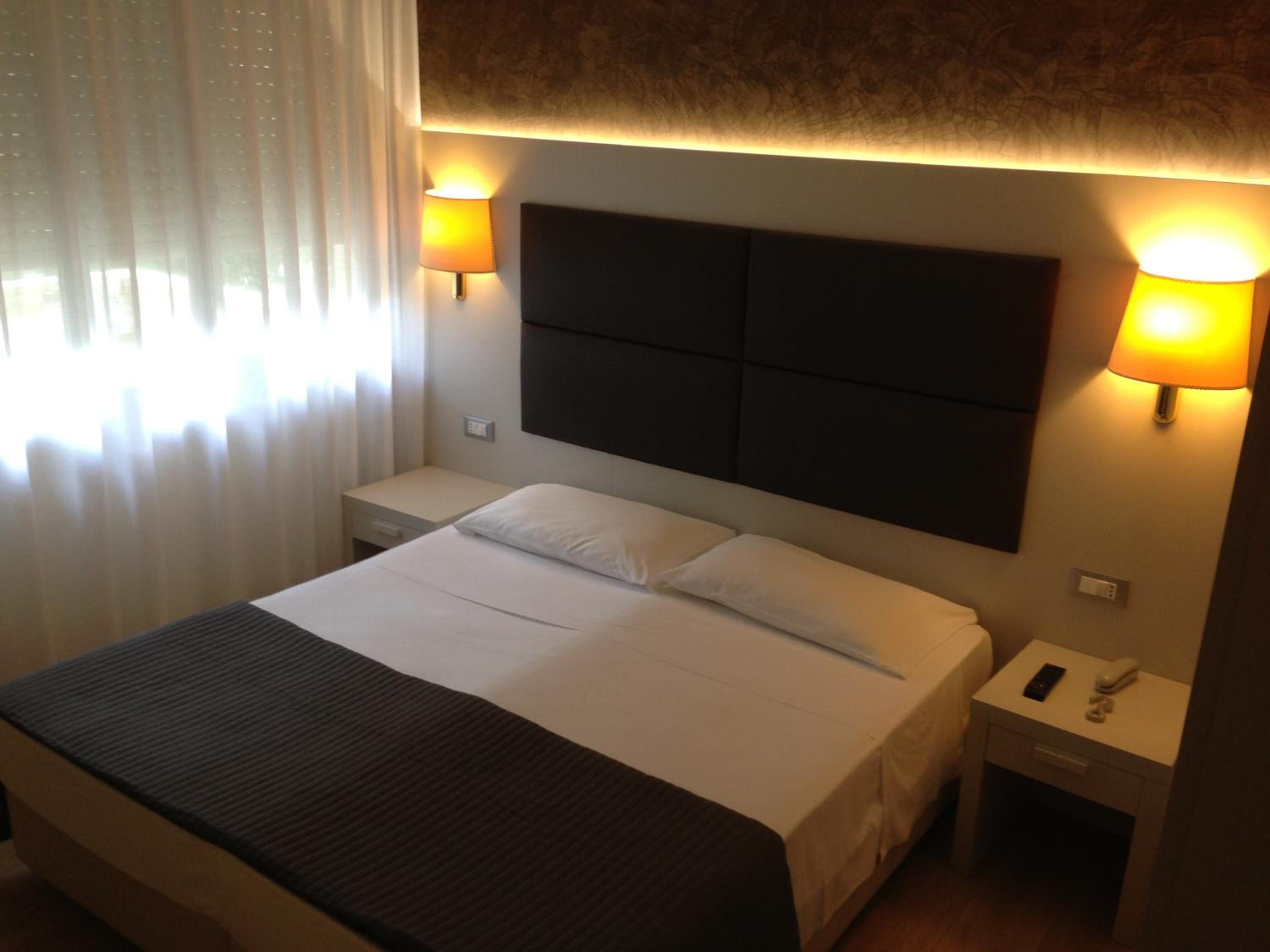 Double Room - Photo 9