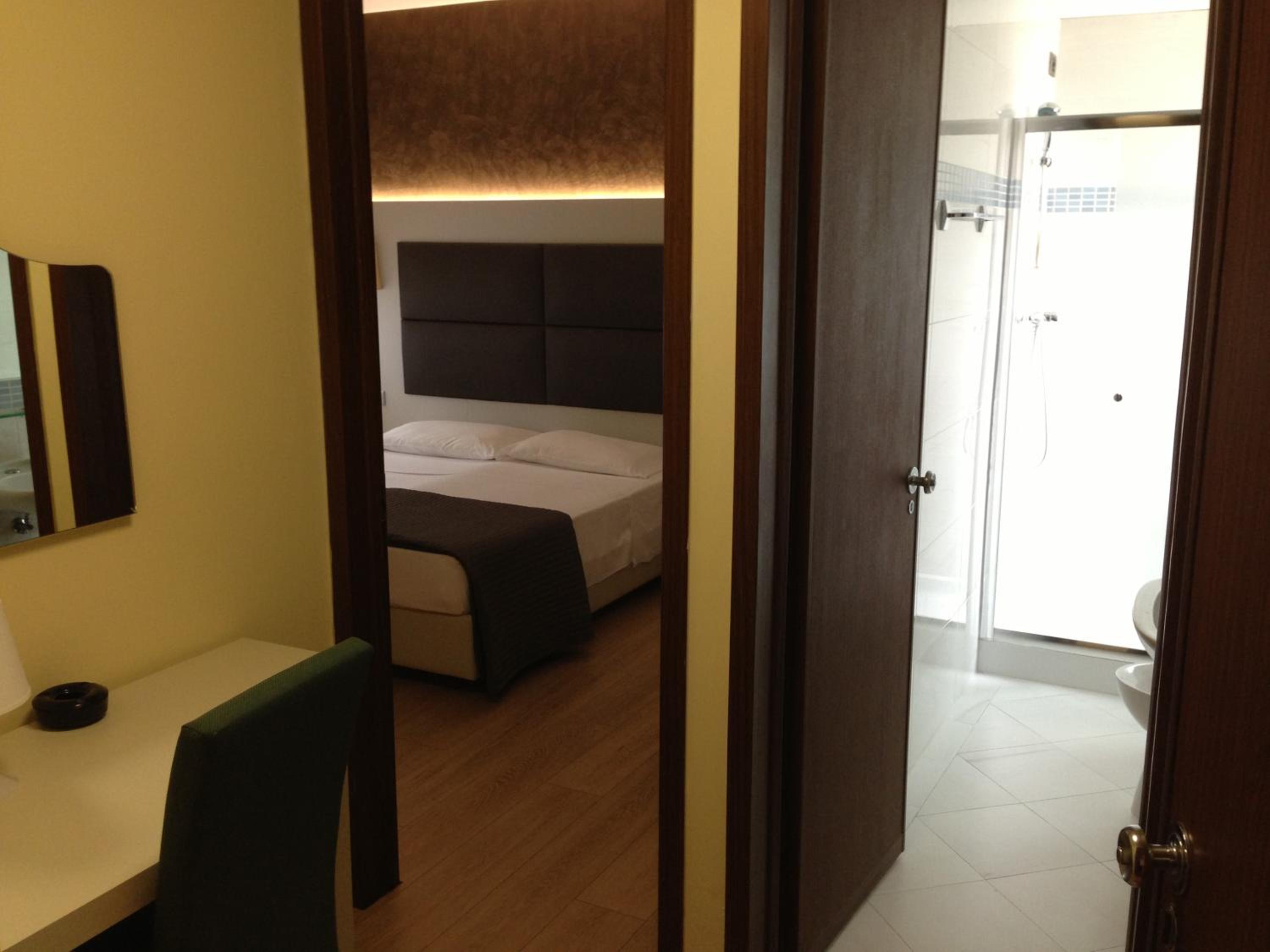 Double Room - Photo 4