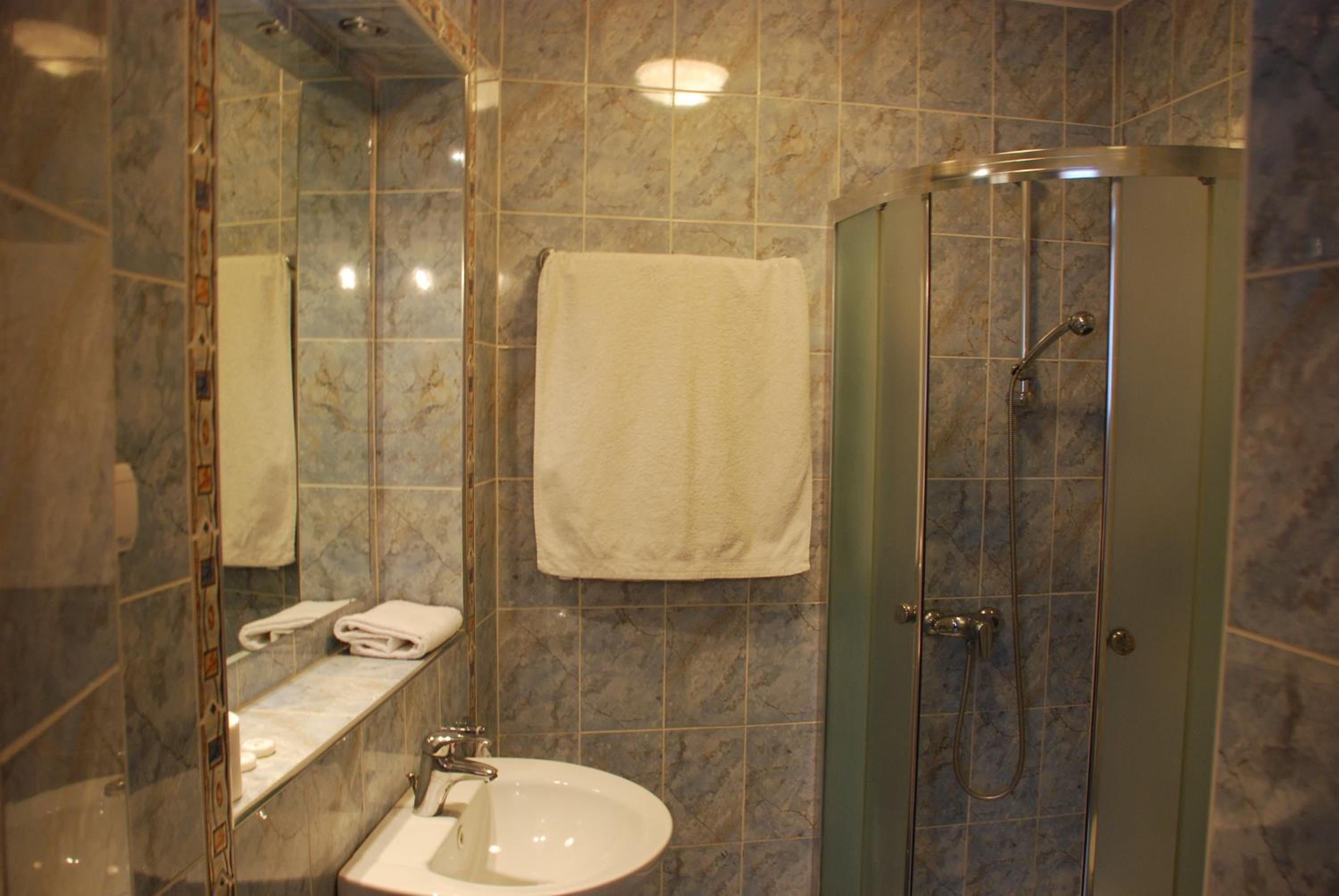 Double or Twin Room - Photo 10