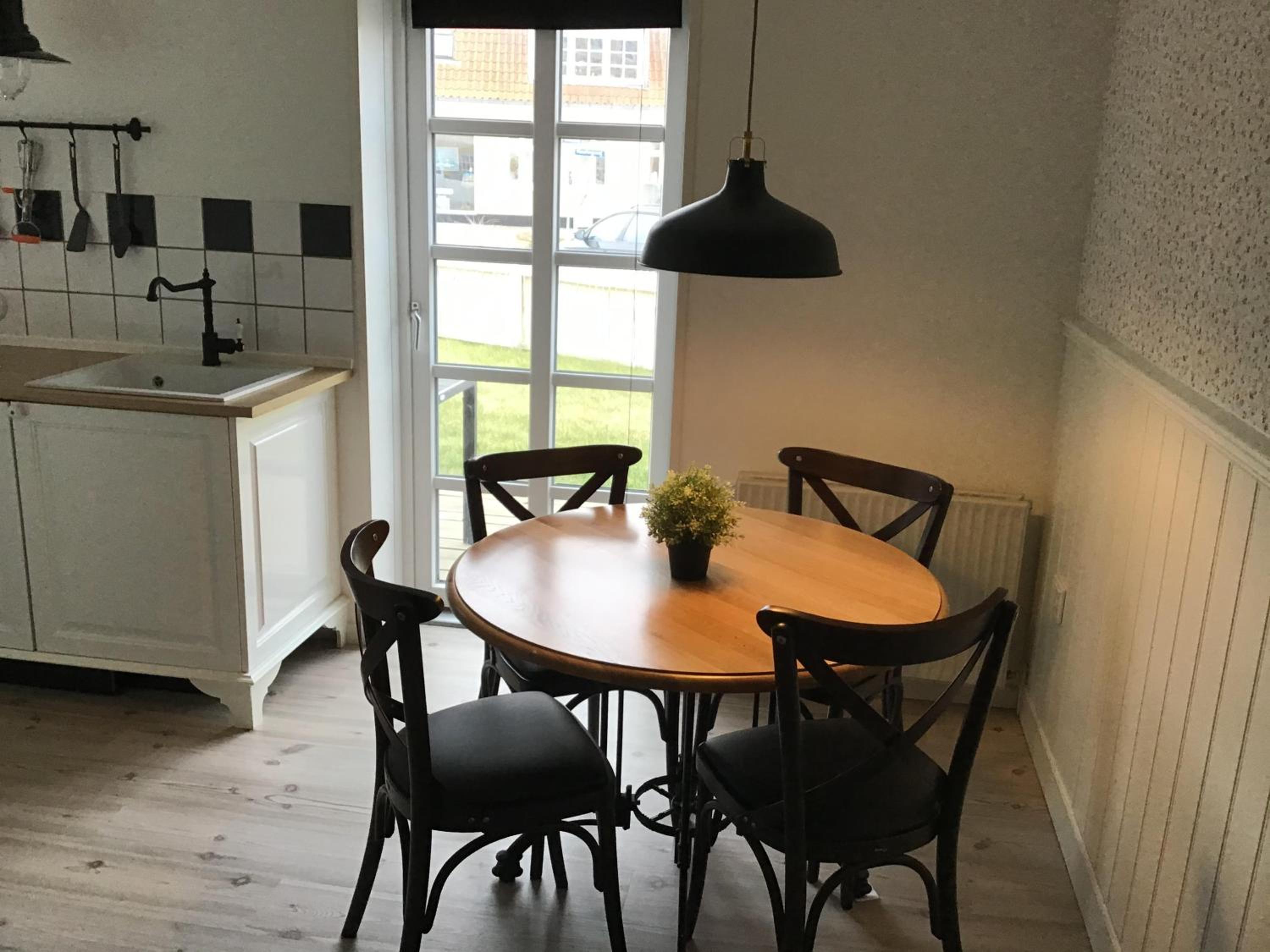 Superior Apartment thumbnail 5