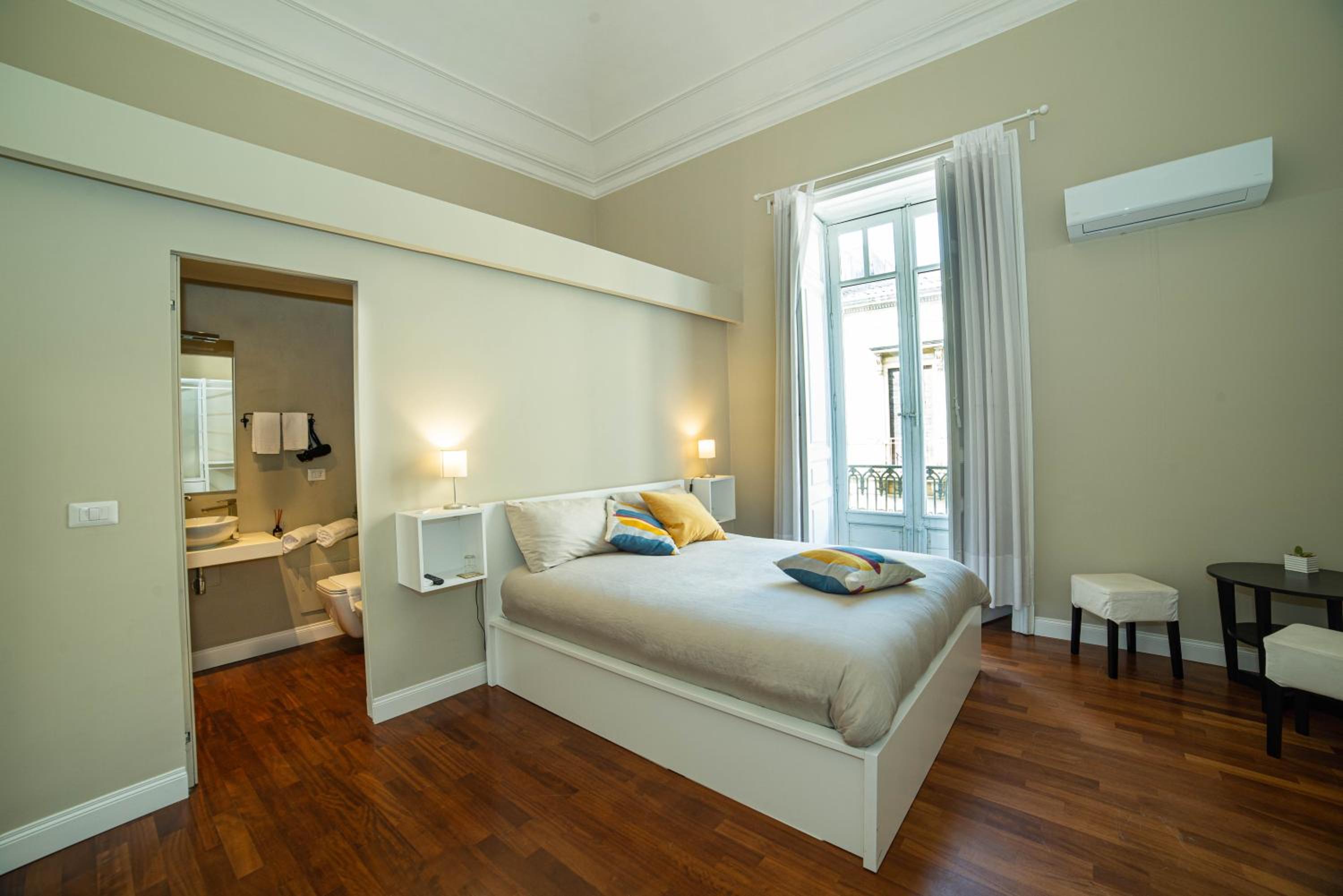 King Room with Balcony photo 2