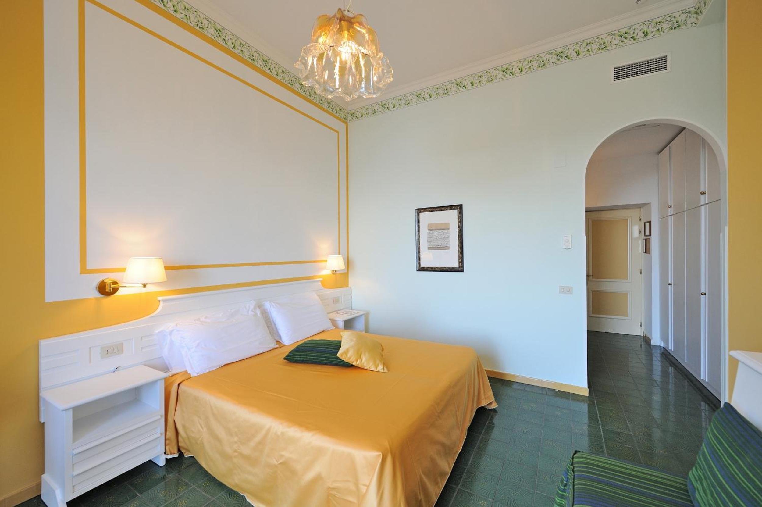 Superior Double or Twin Room with Sea View - Photo 23