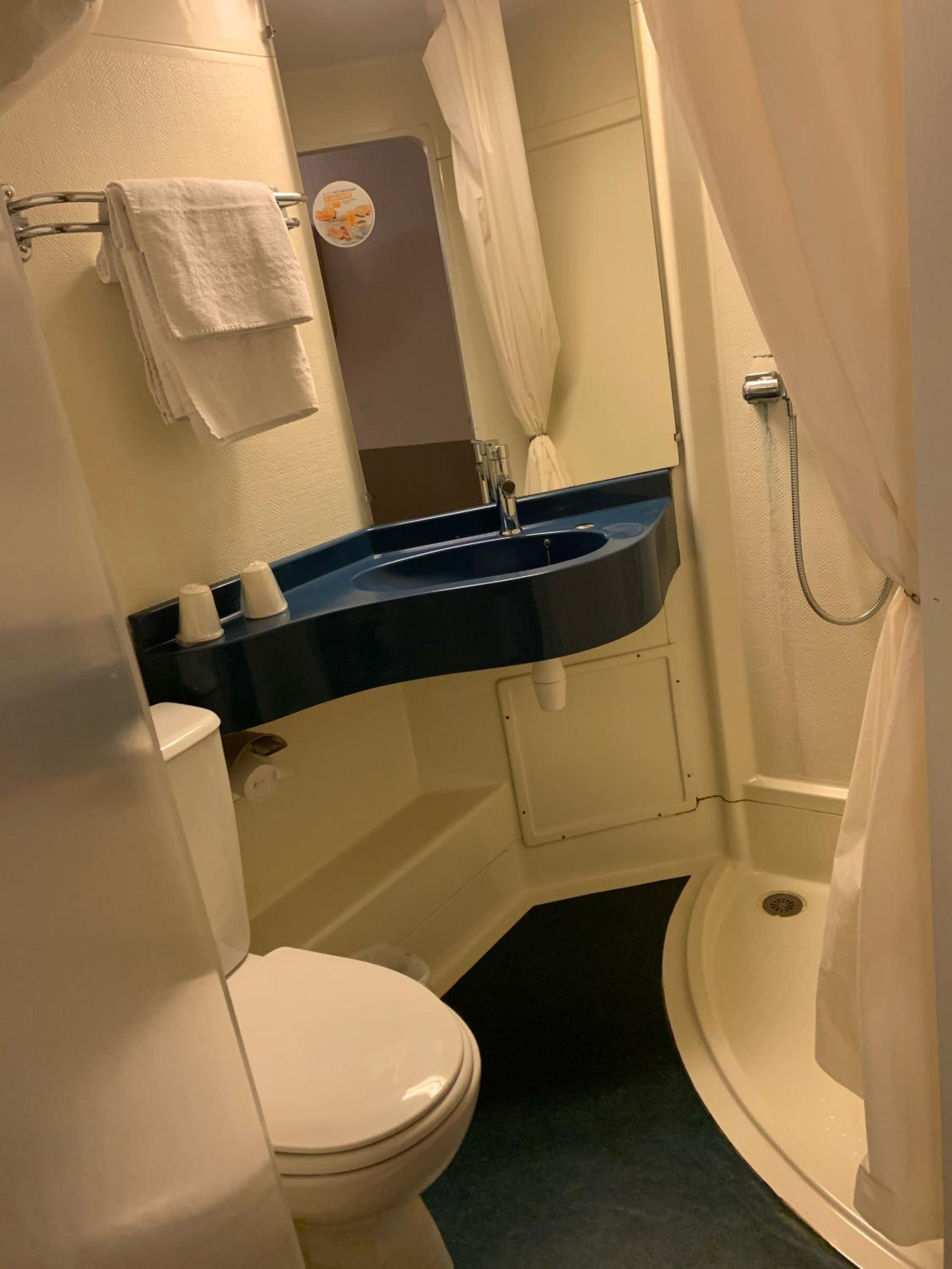 Standard Double Room - Photo 3