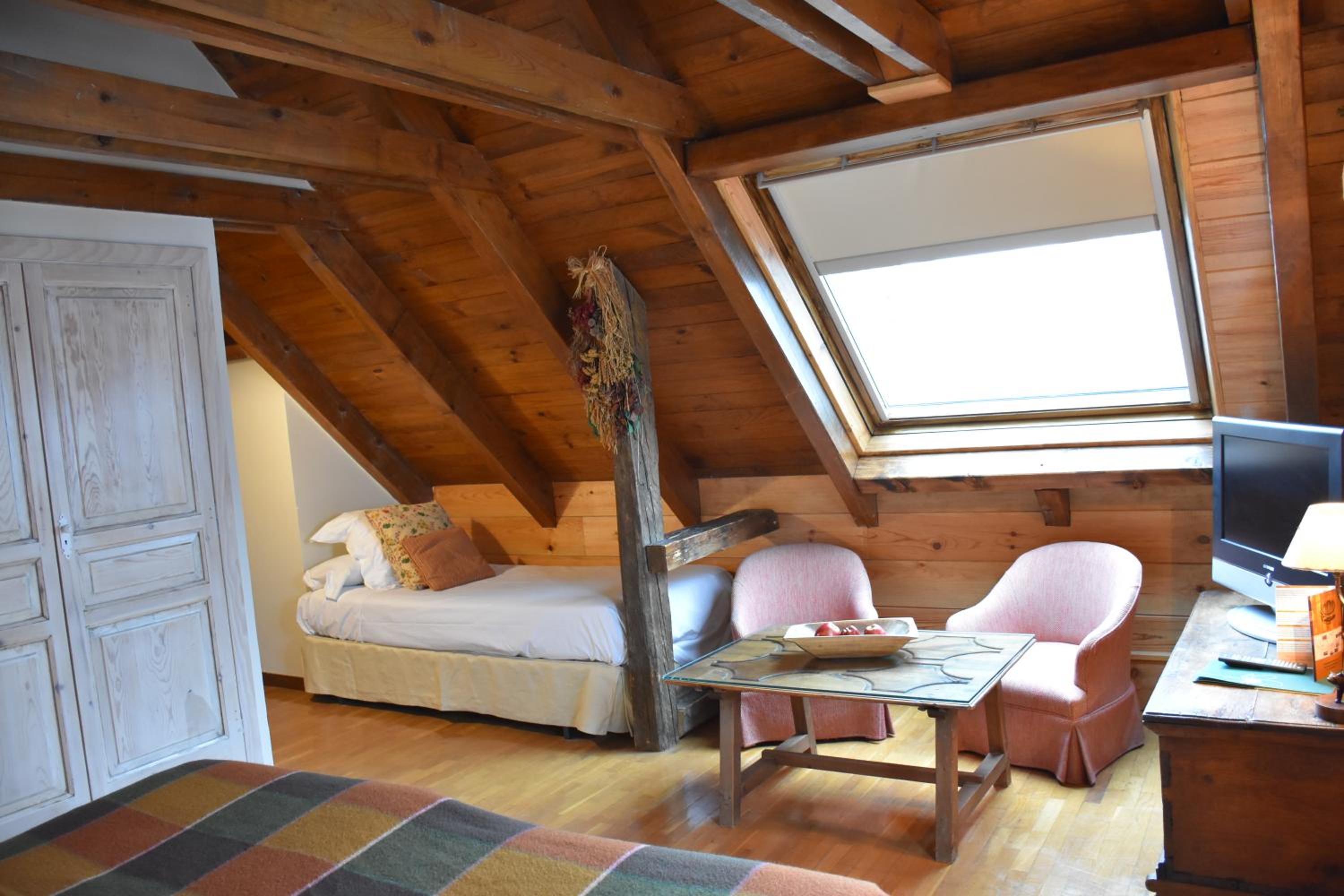 Triple Room (2 Adults + 1 Child) photo 3