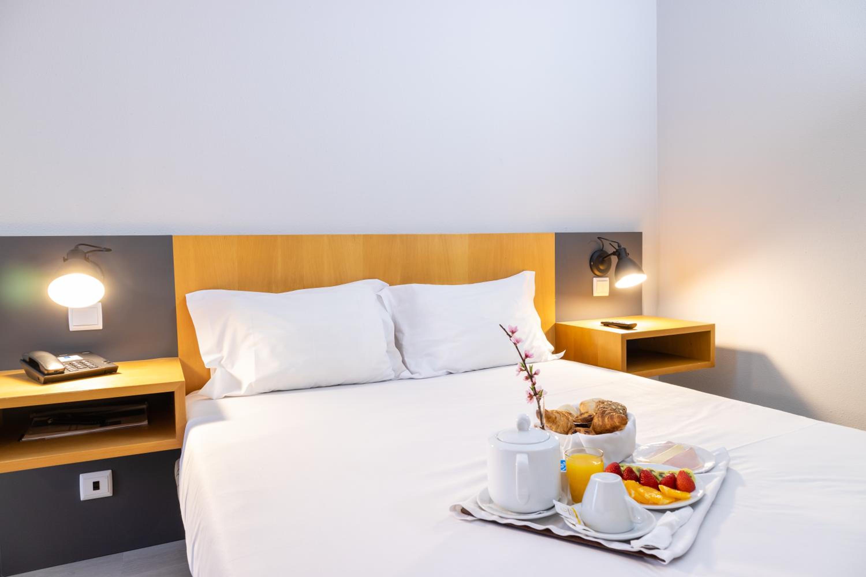 Double Room - Photo 17