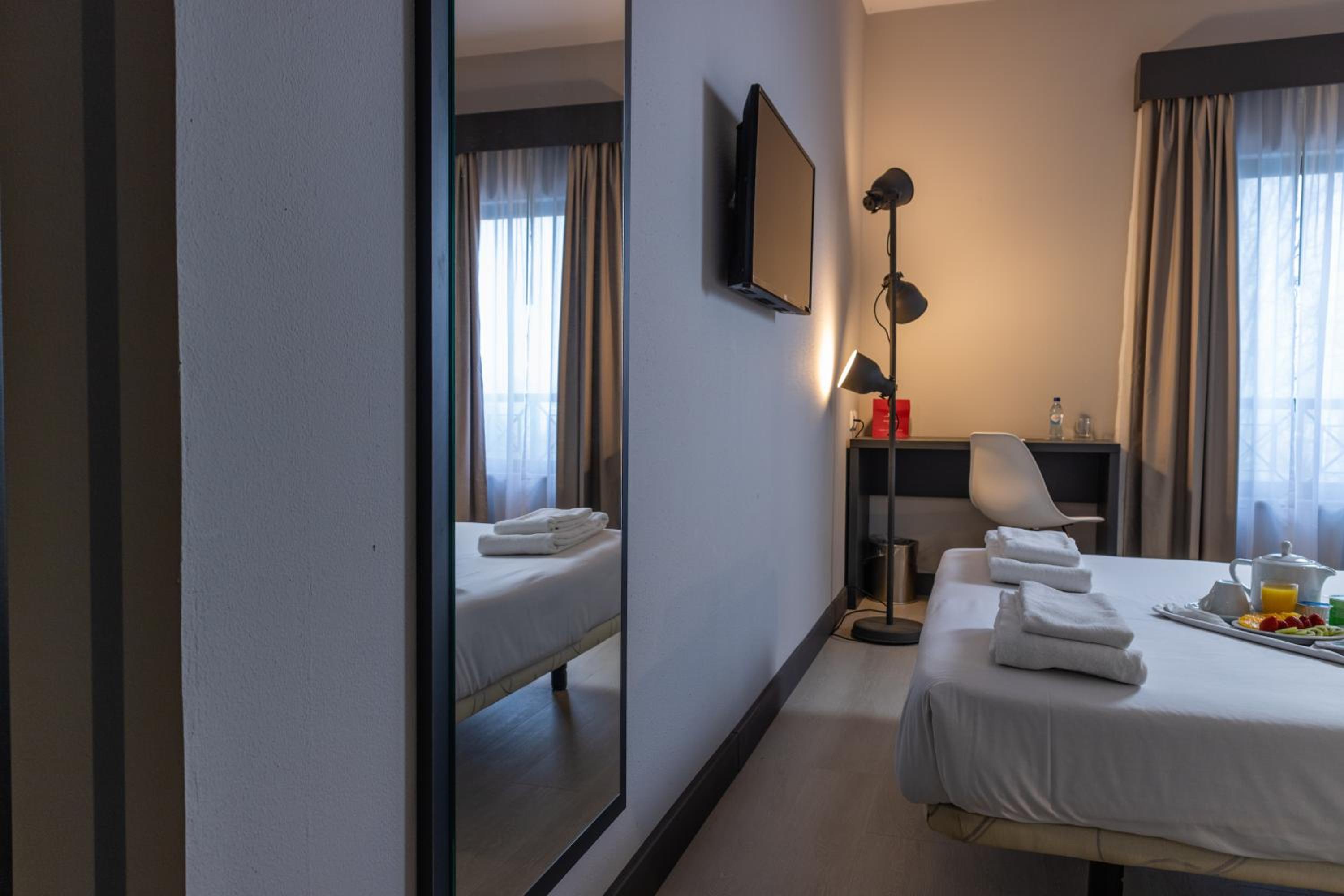 Double Room - Photo 8