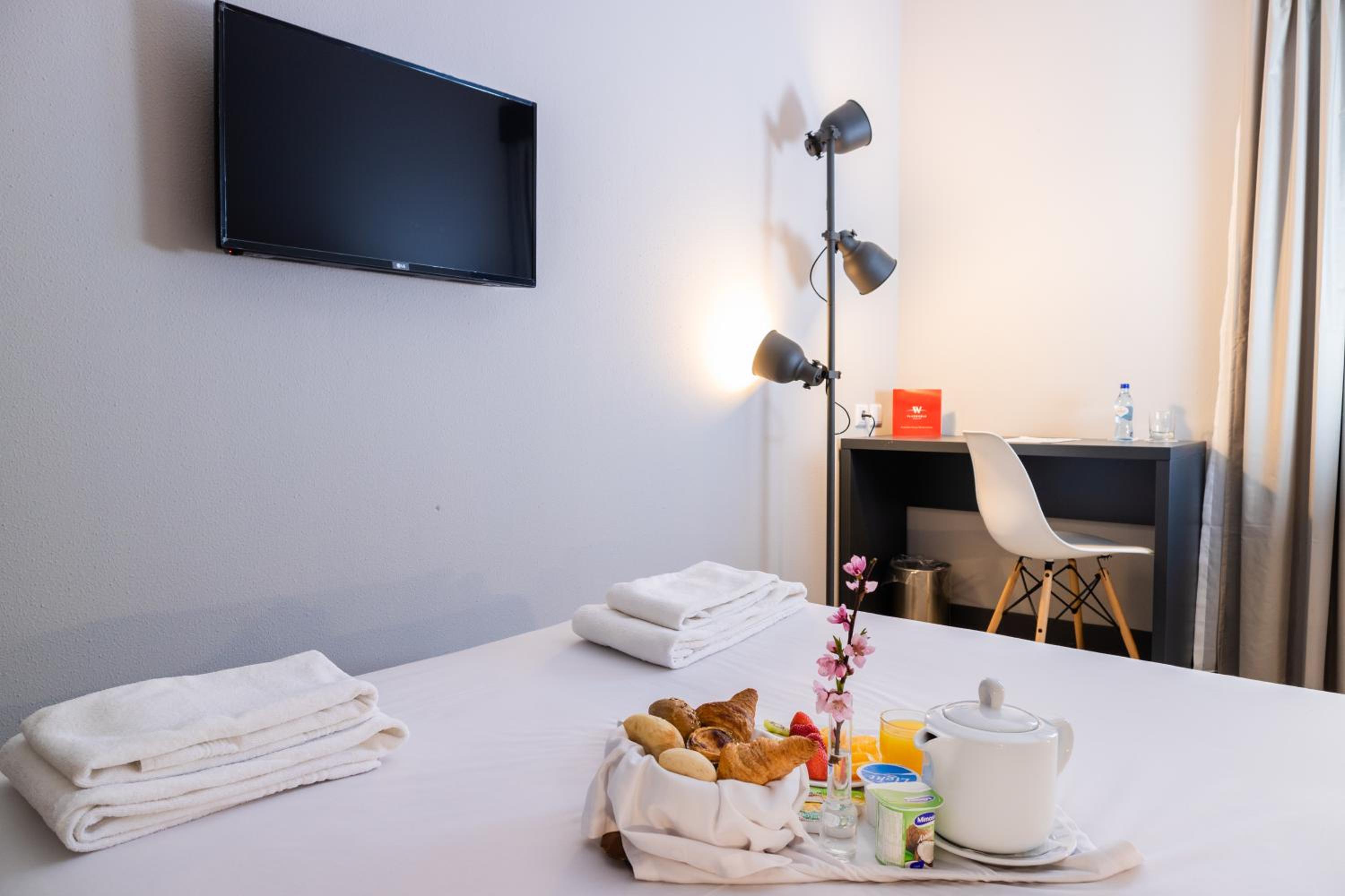Double Room - Photo 7