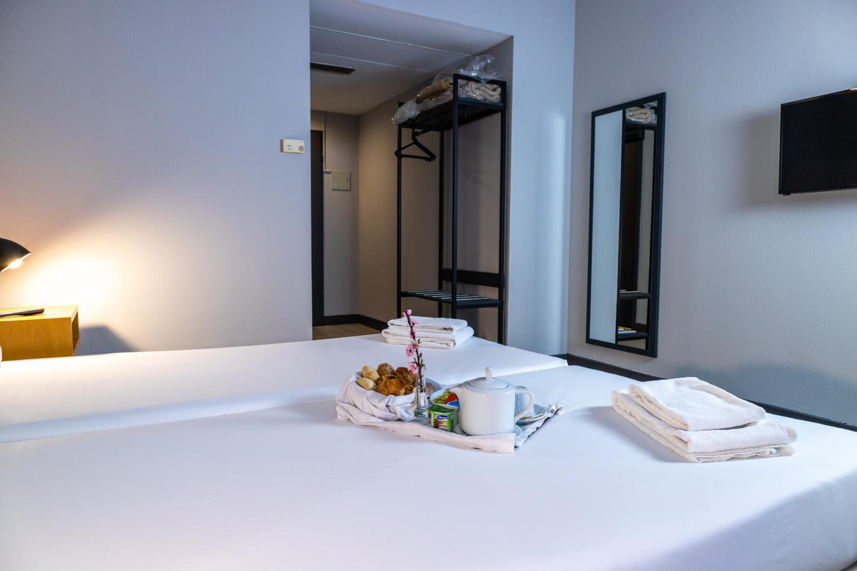 Double Room - Photo 6