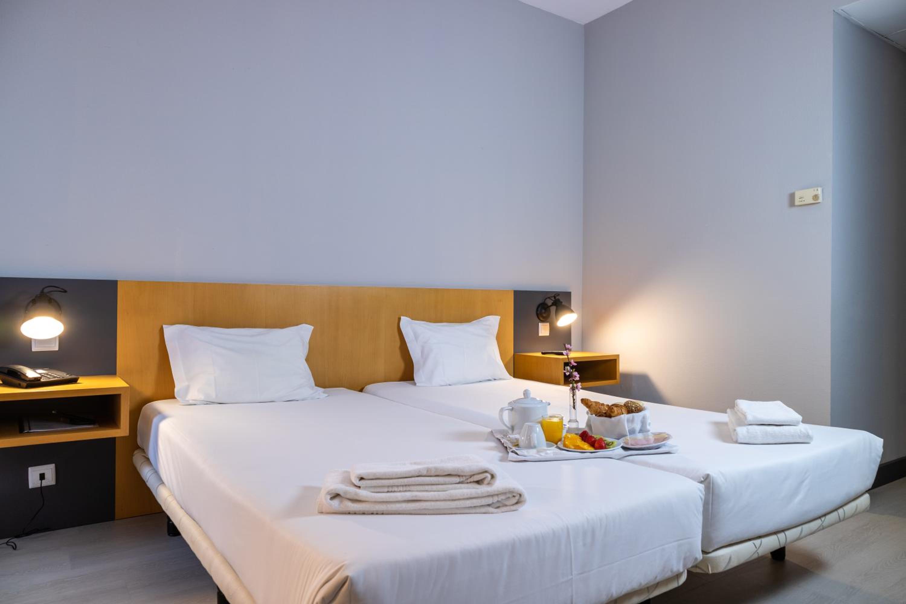 Double Room - Photo 5
