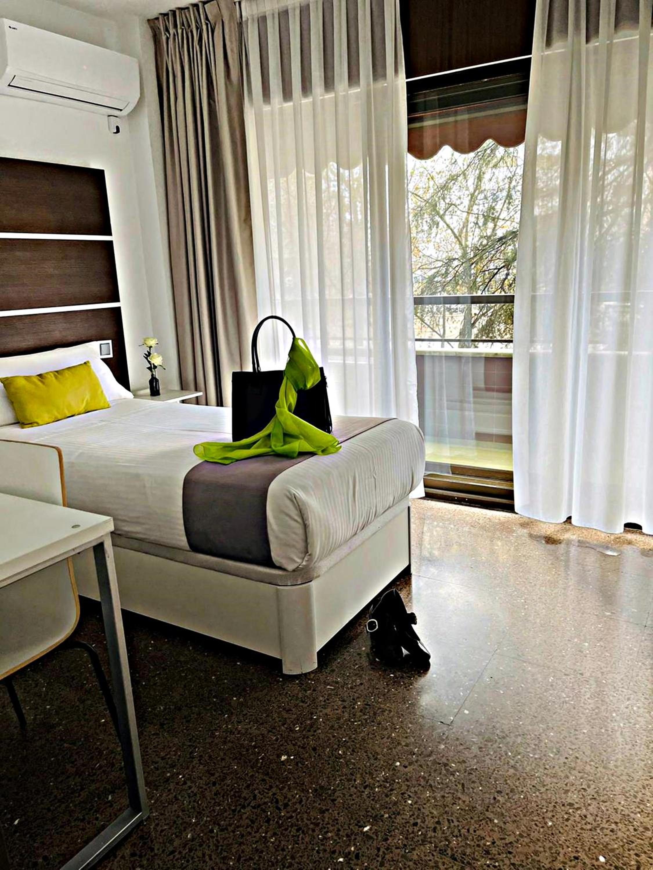 Single Room with Balcony photo 2