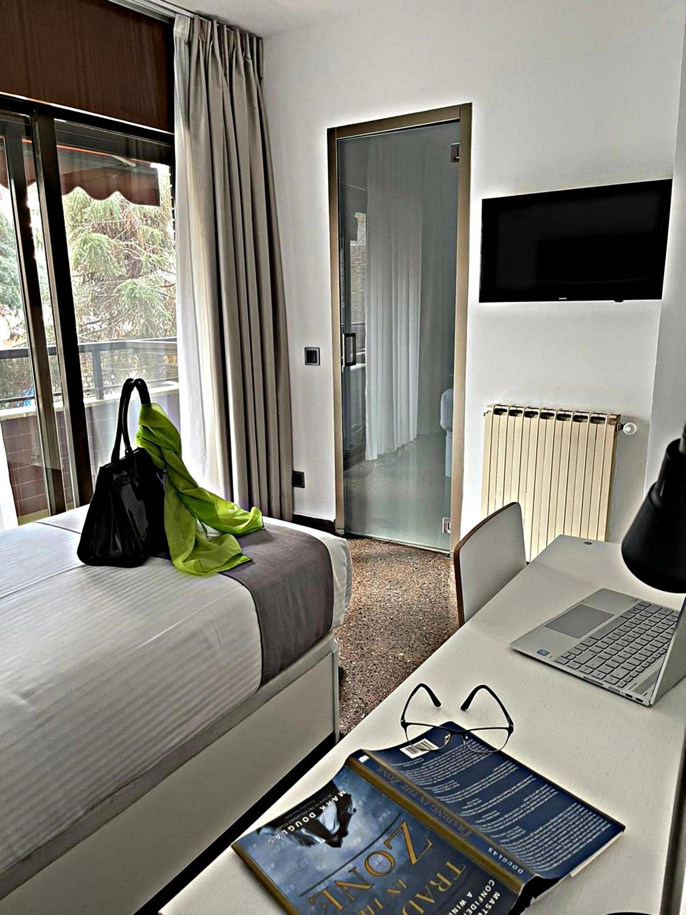Single Room with Balcony photo 3