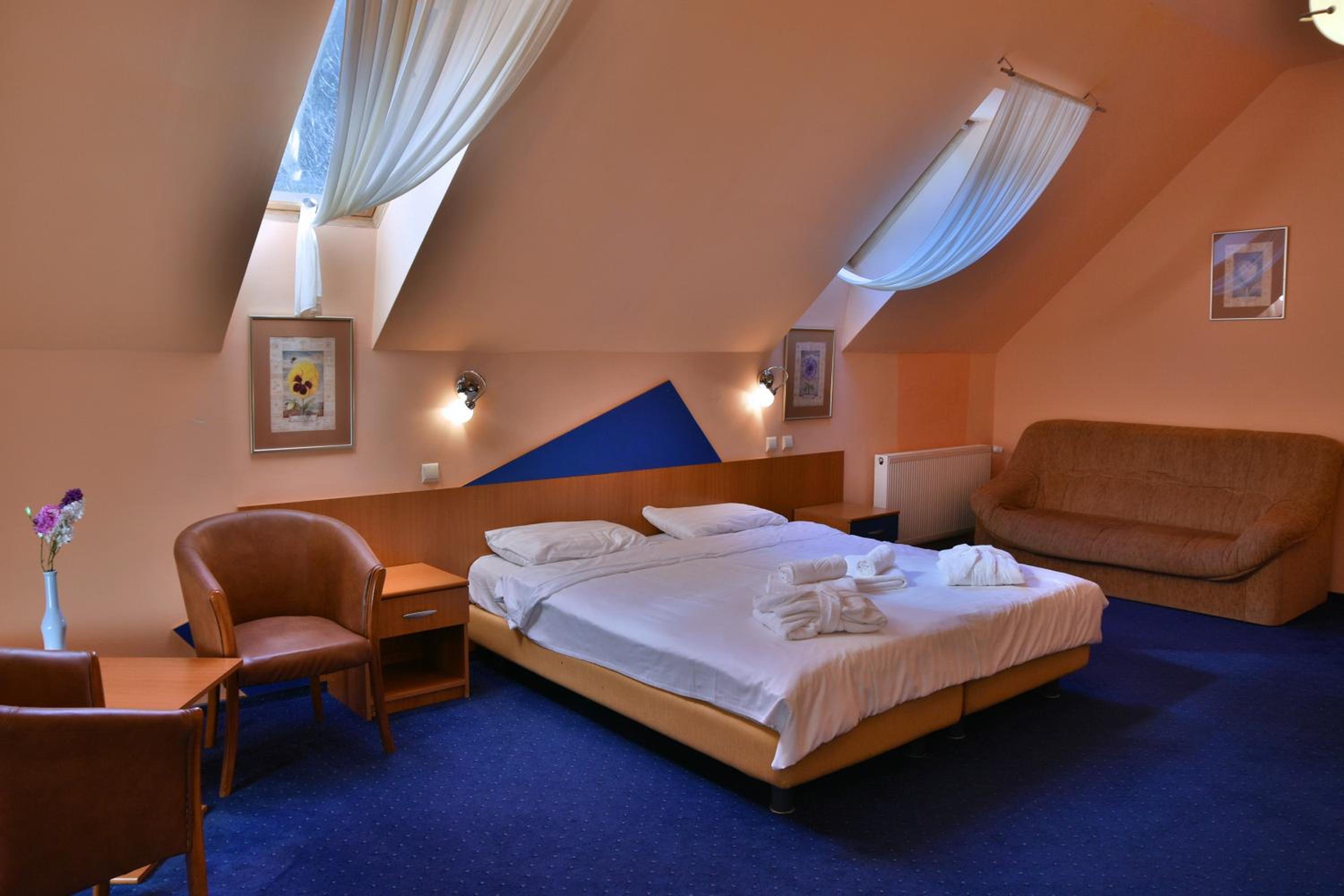 King Room With Balcony photo 2