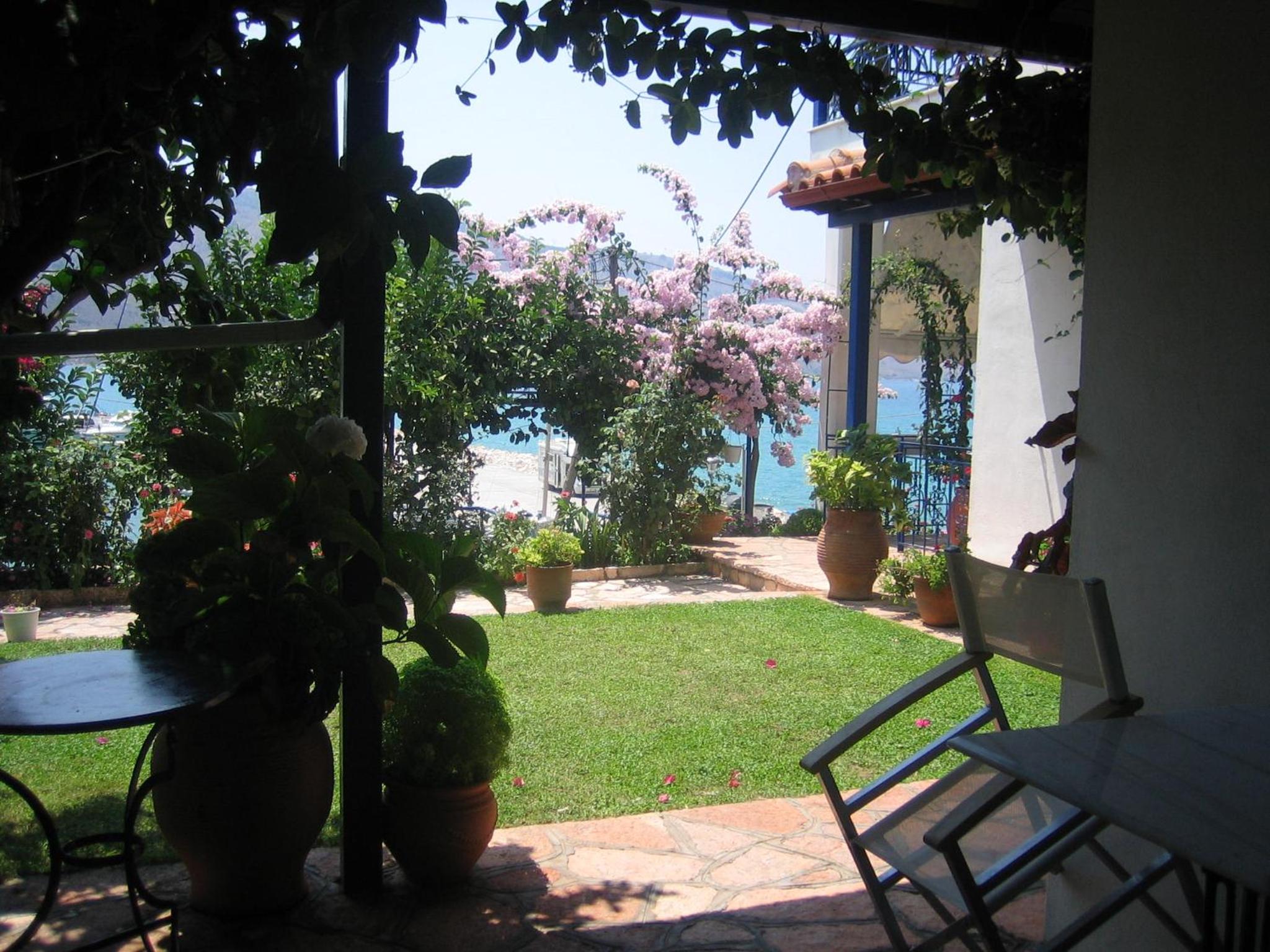 Studio with Garden View - Photo 10