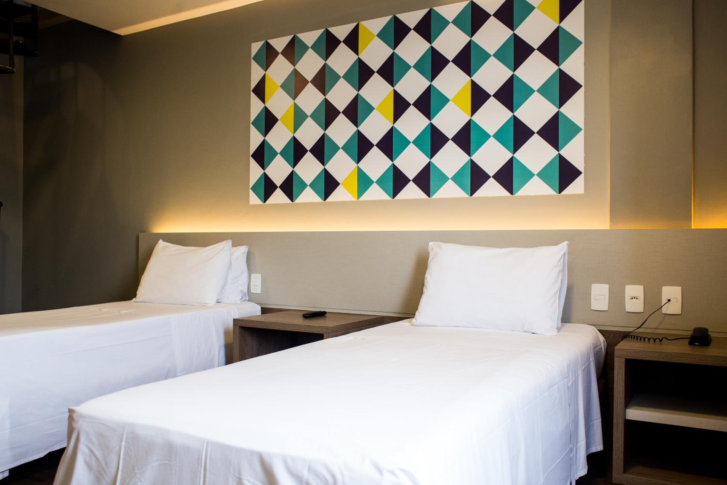 Standard Twin Room - Photo 4
