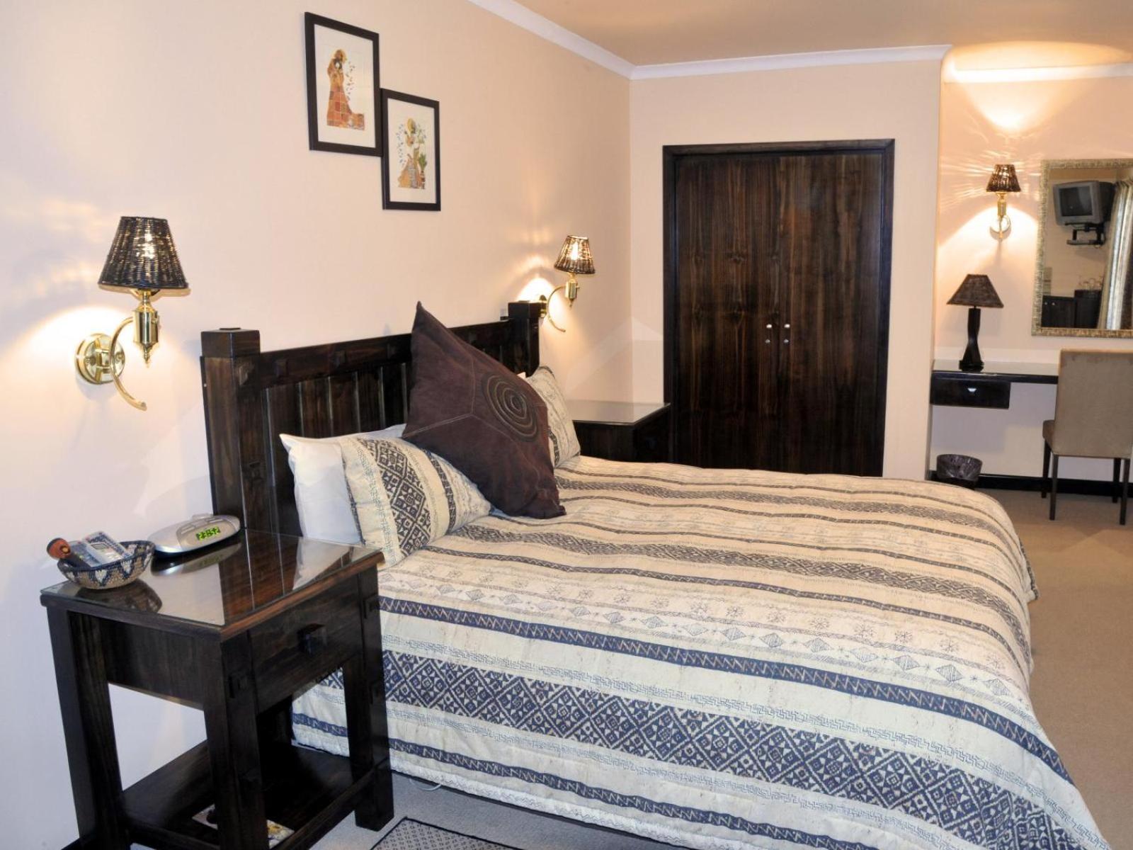 Deluxe Queen Room - Photo 11