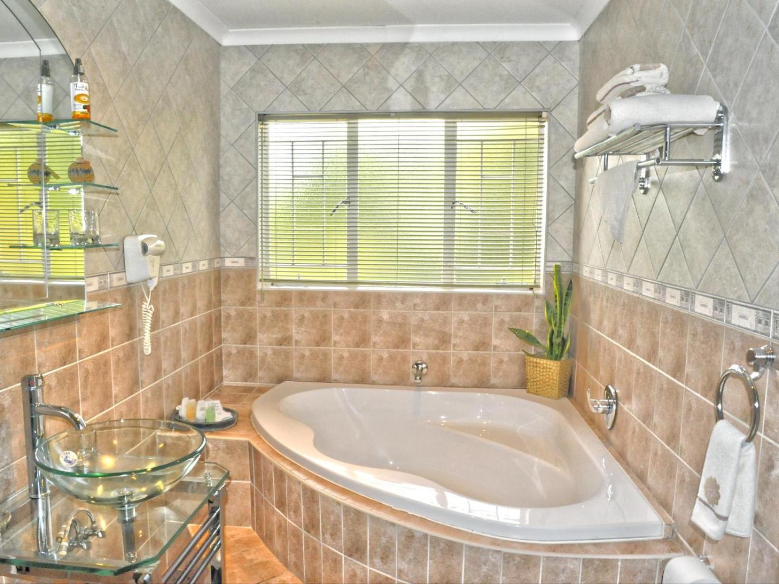 Deluxe Queen Room - Photo 9