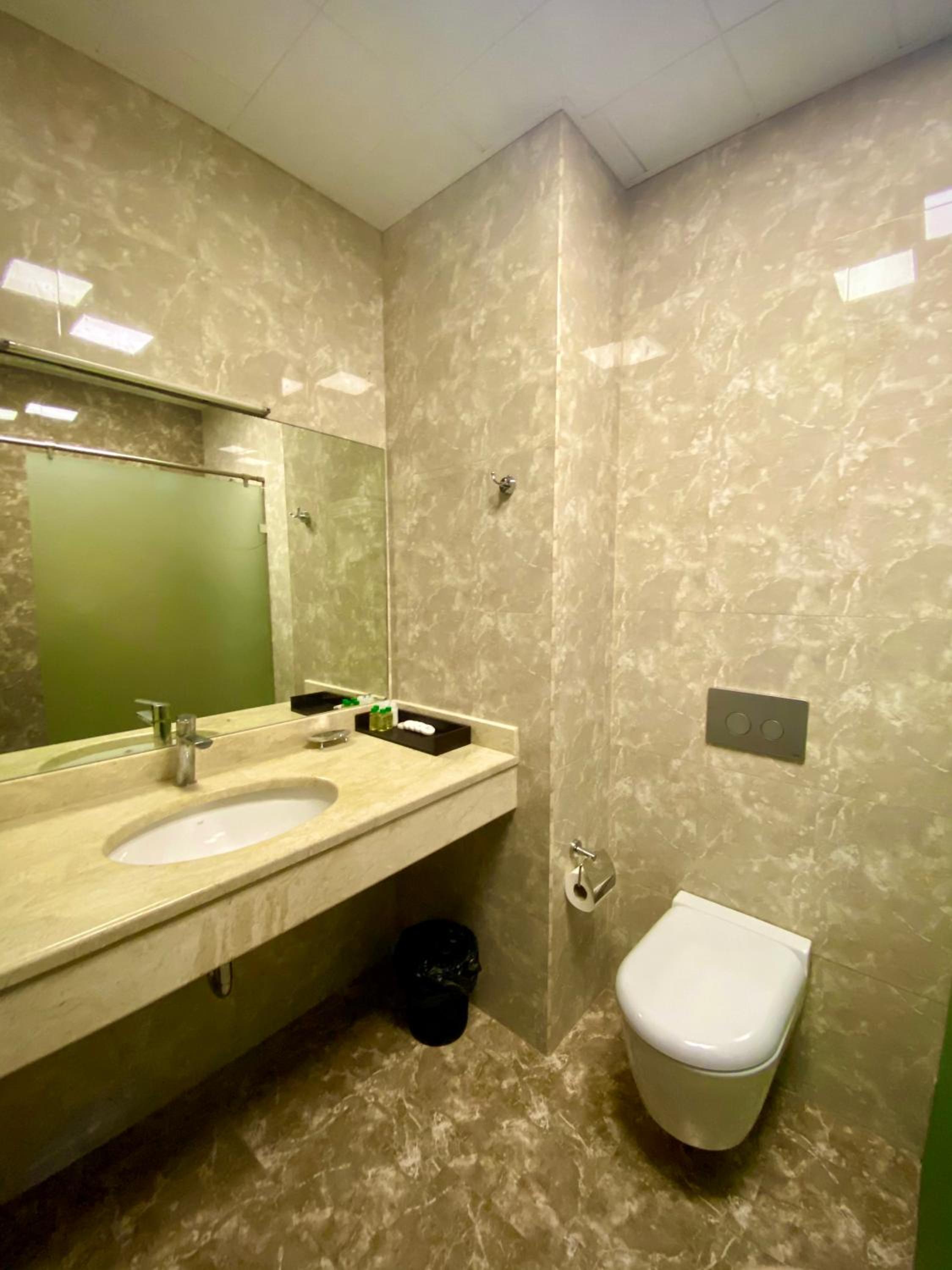 Five-Bedroom Deluxe Apartment photo 2
