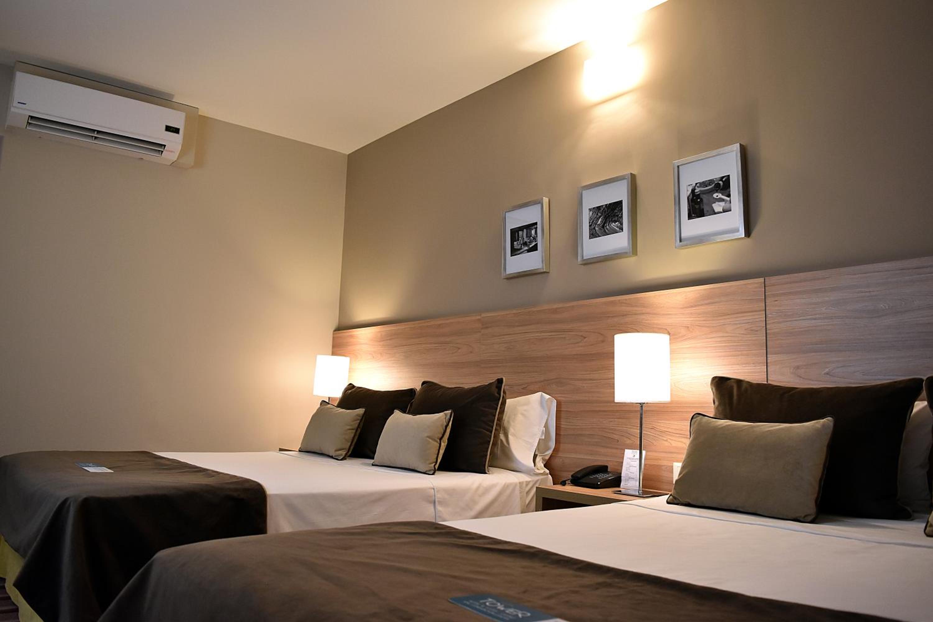Queen Room with Two Queen Beds photo 1