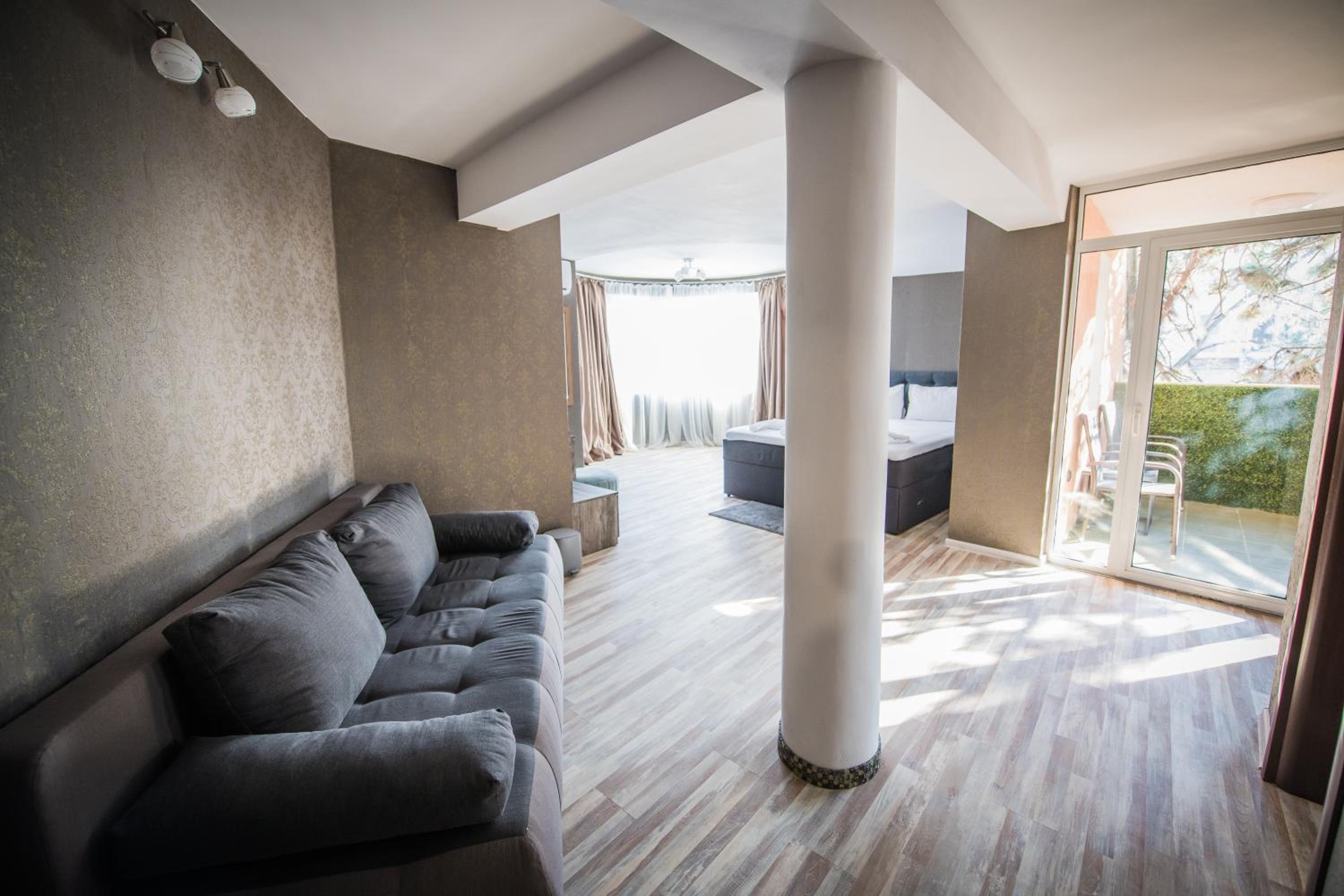 Deluxe Apartment - Photo 2