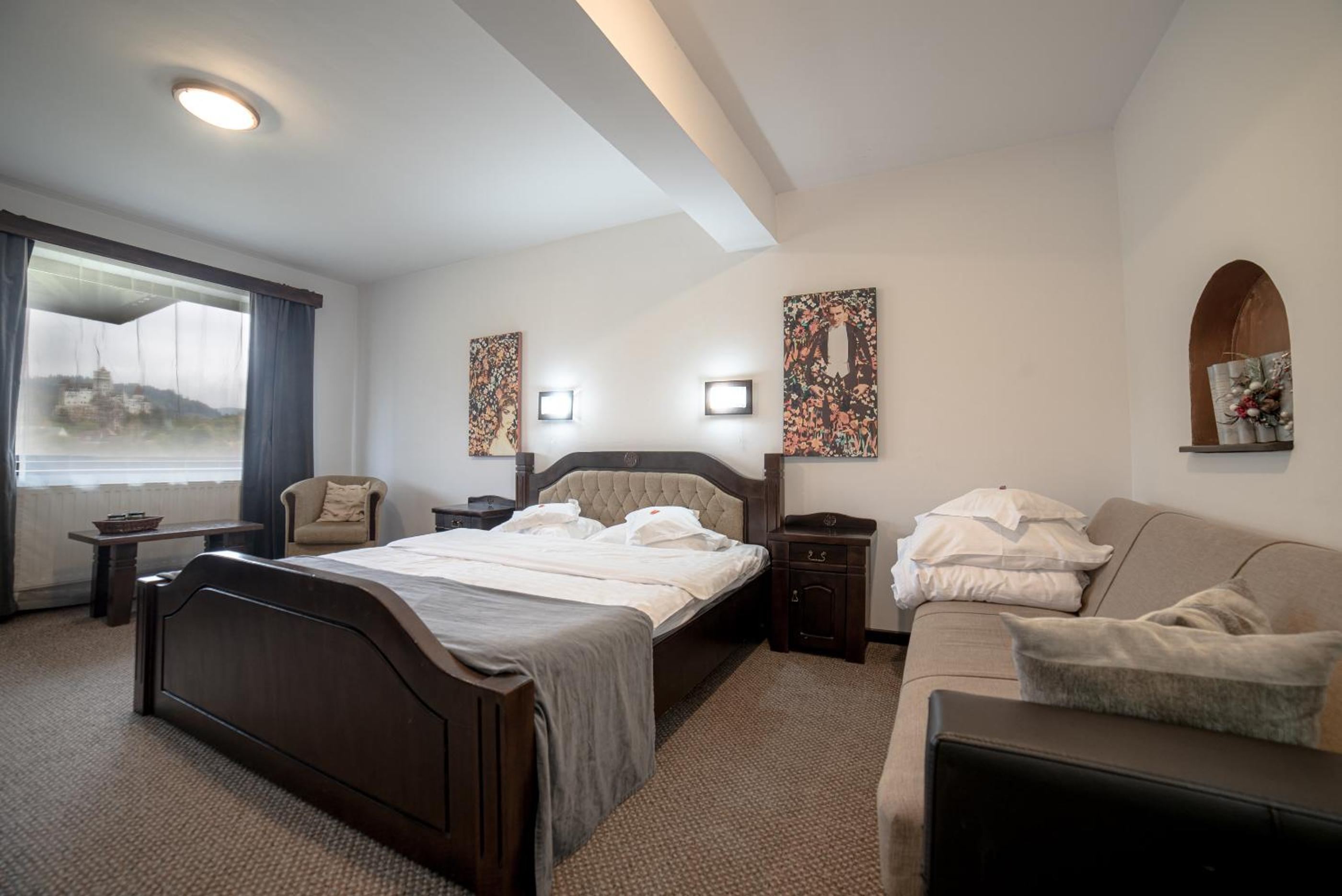 Double Room with Balcony, Castle View and Extra Sofa Bed photo 3