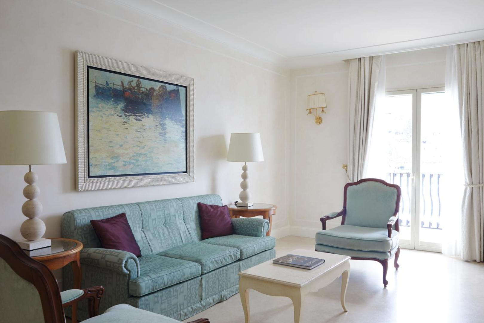 Premium Suite with Sea View - Photo 2