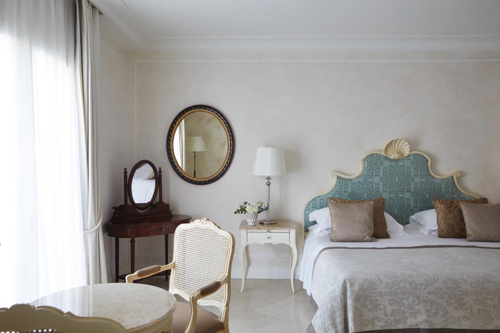 Premium Suite with Sea View - Photo 4