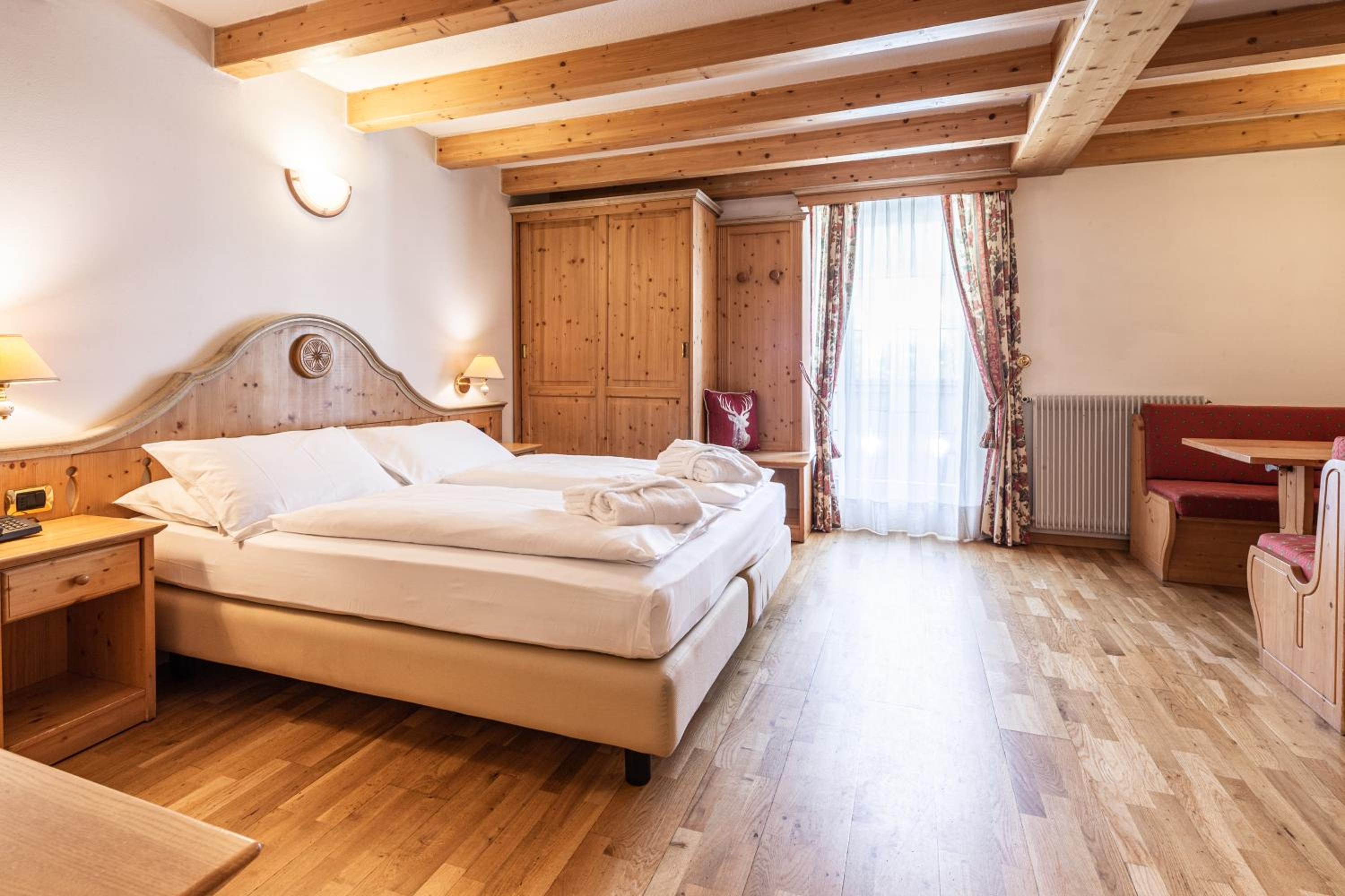 Suite - Photo 1