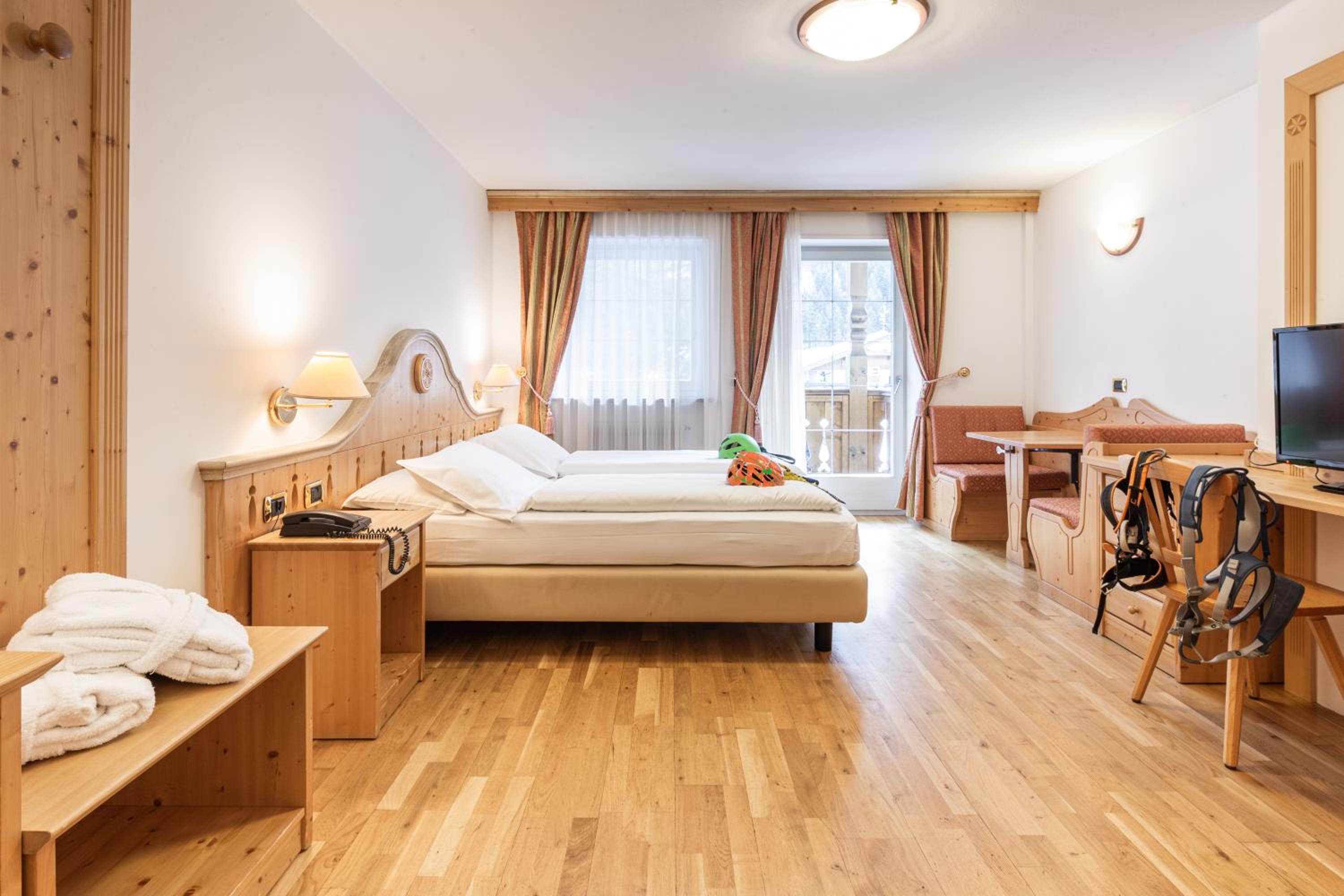 Superior Double or Twin Room with Mountain View photo 1