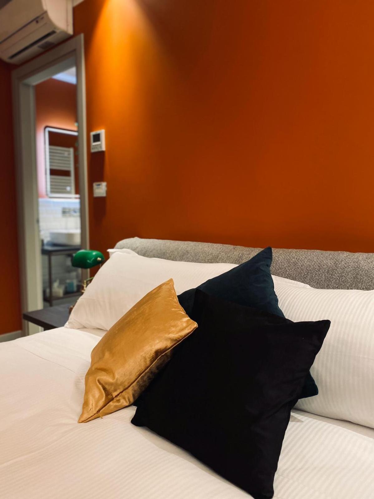 Standard Double Room - Photo 8