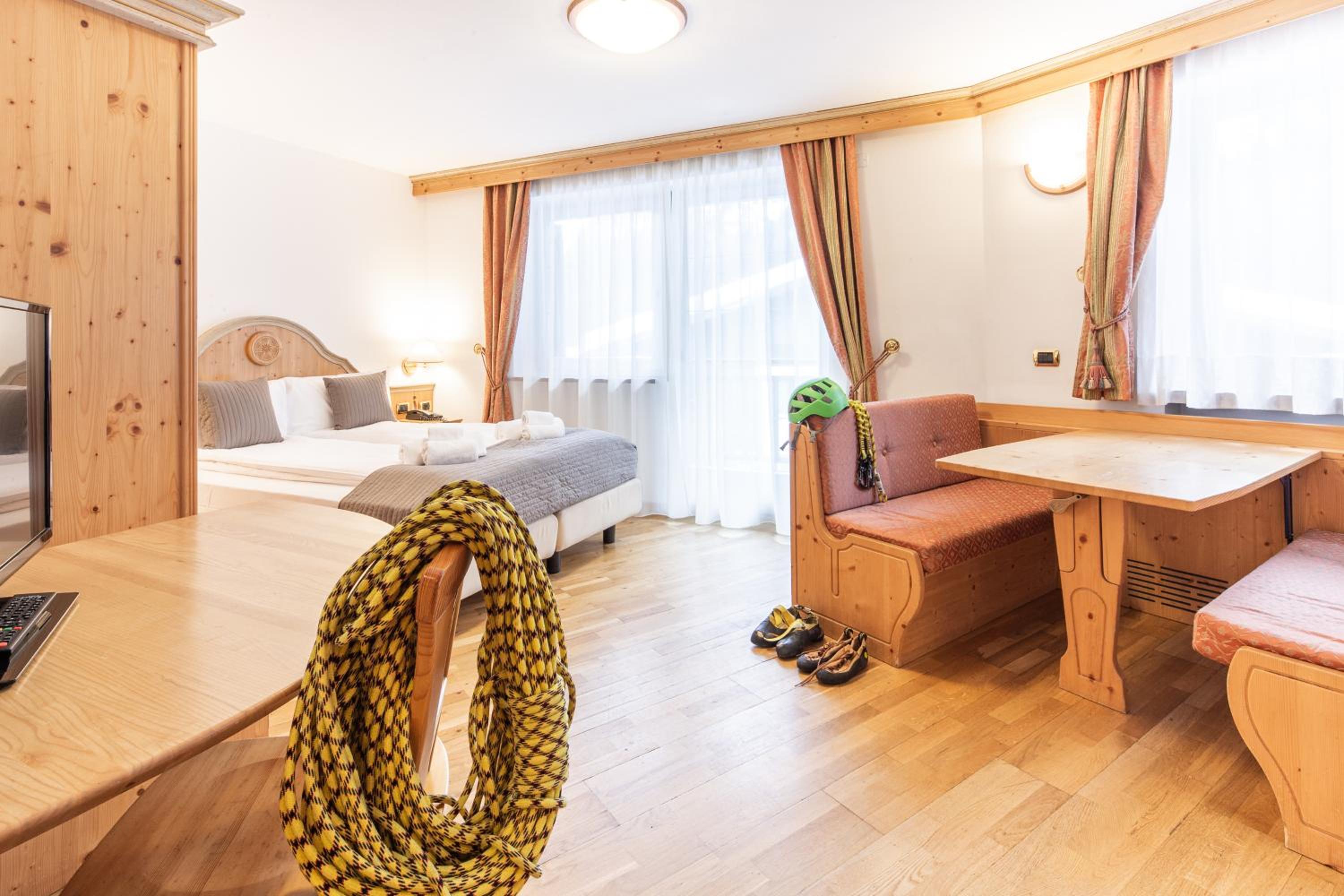 Superior Double or Twin Room with Mountain View photo 3