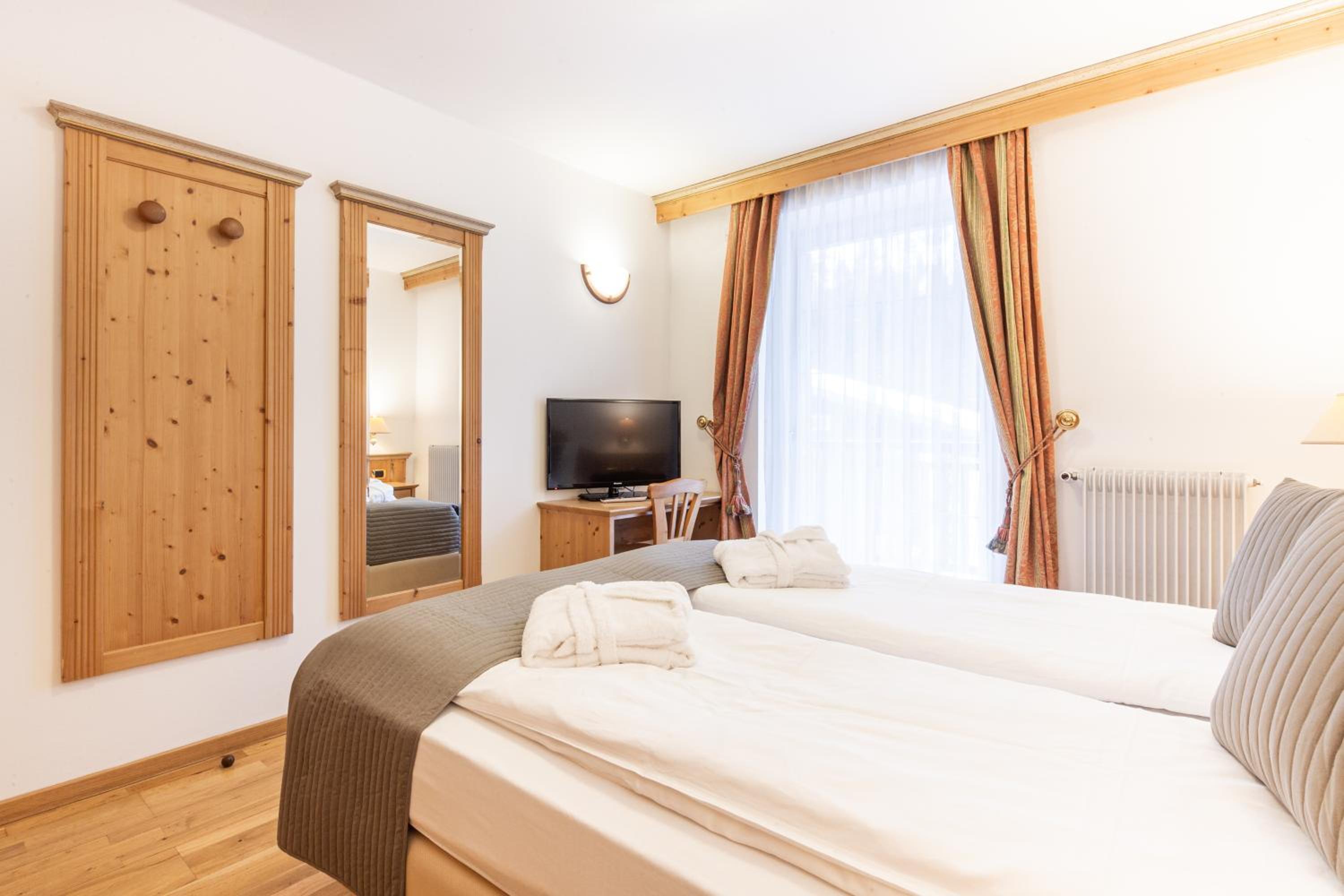 Standard Double or Twin Room with Balcony photo 3