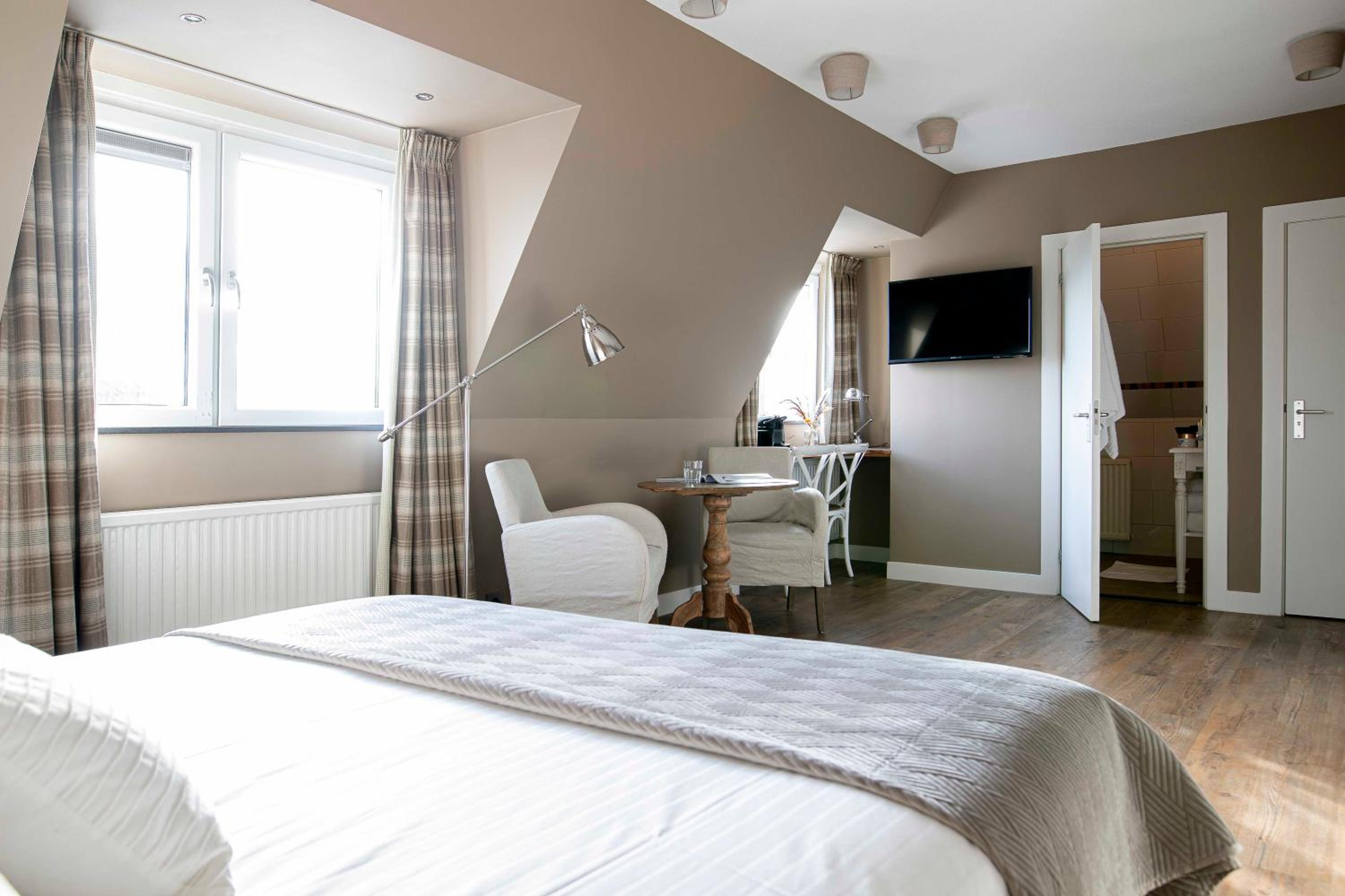 Deluxe King Room photo 2