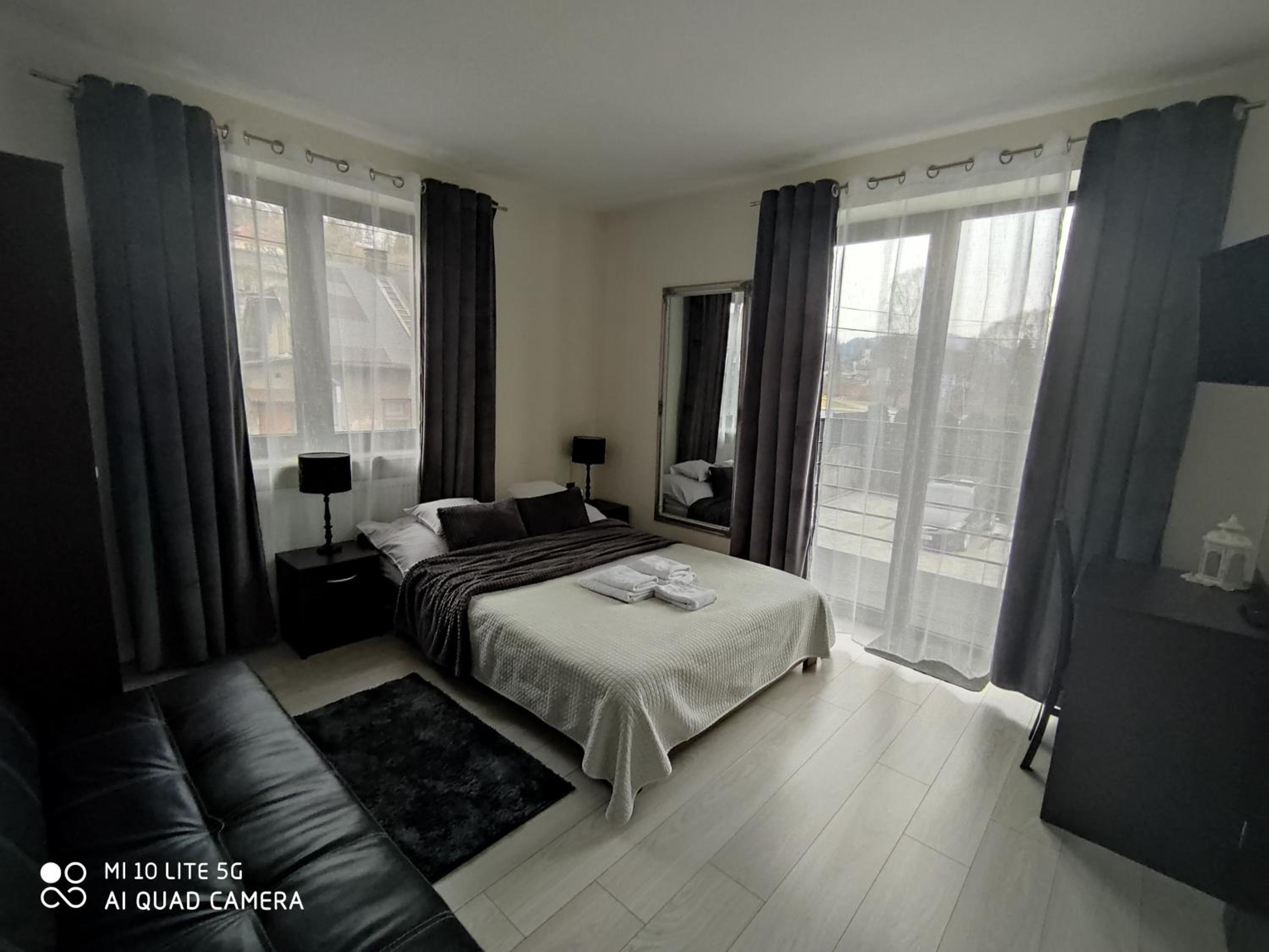 Double Room with Balcony - Photo 3