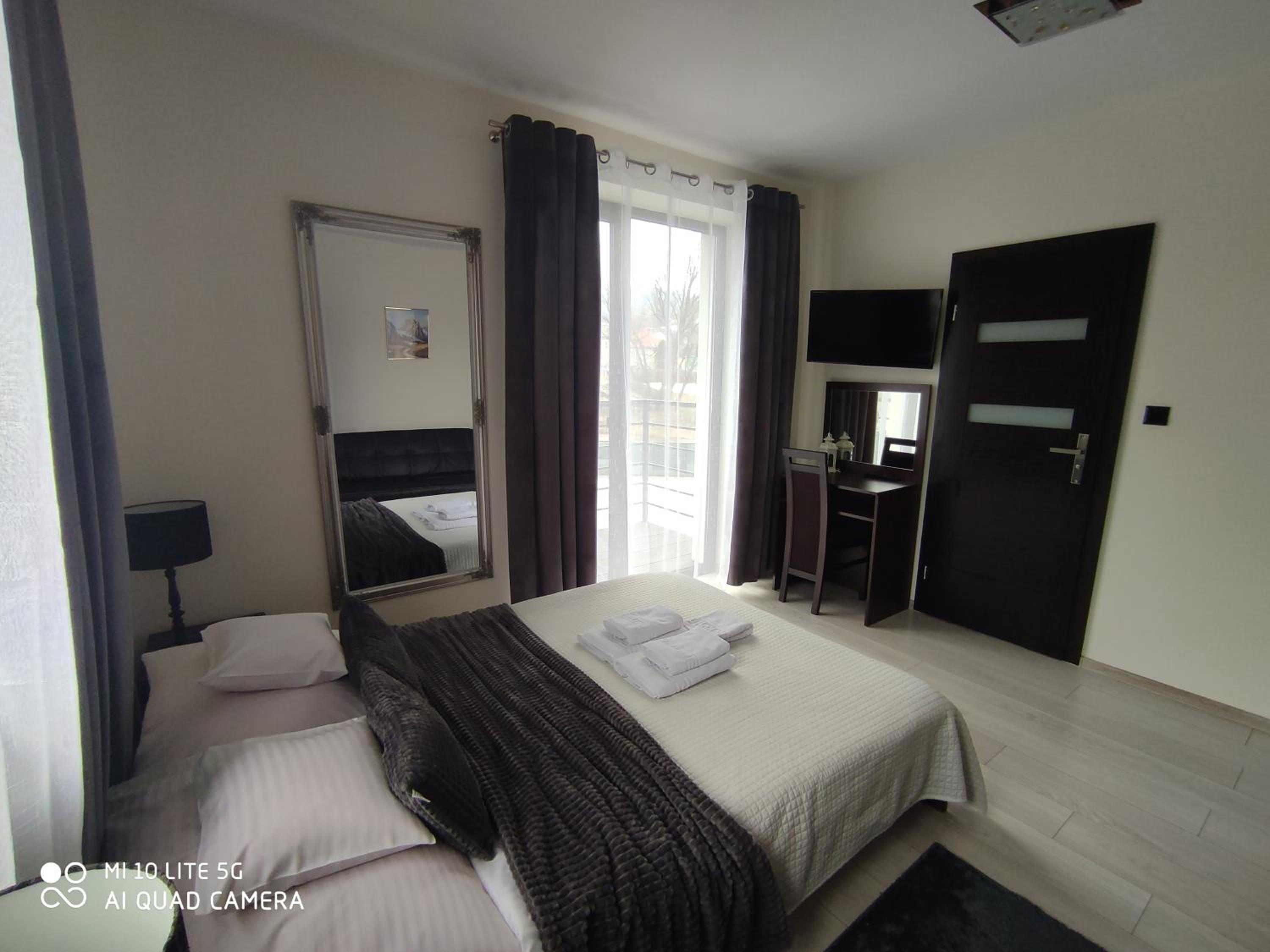 Double Room with Balcony - Photo 4