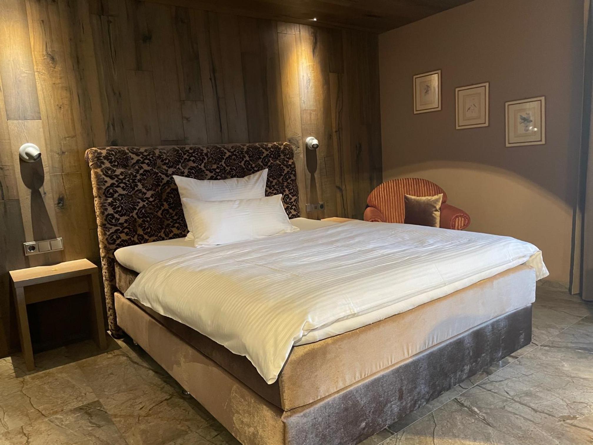Double Room - Photo 10