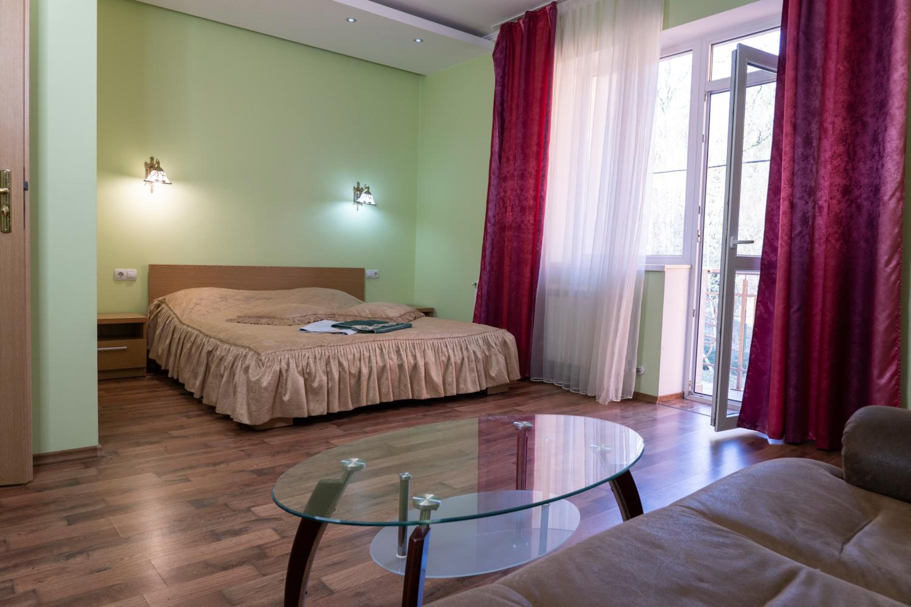 Deluxe Double Room with Balcony photo 1