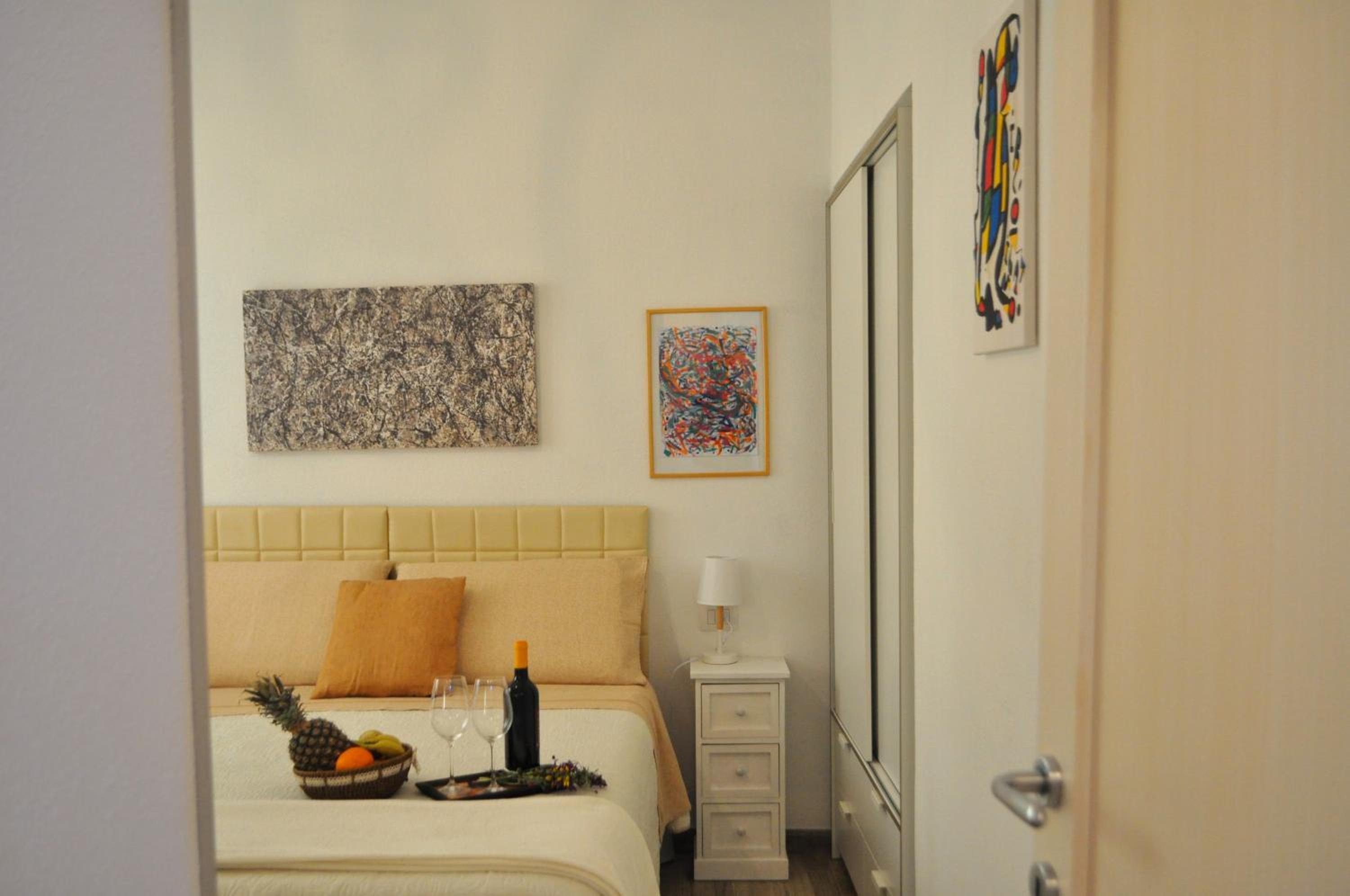 Double Room with Private Bathroom - Photo 2