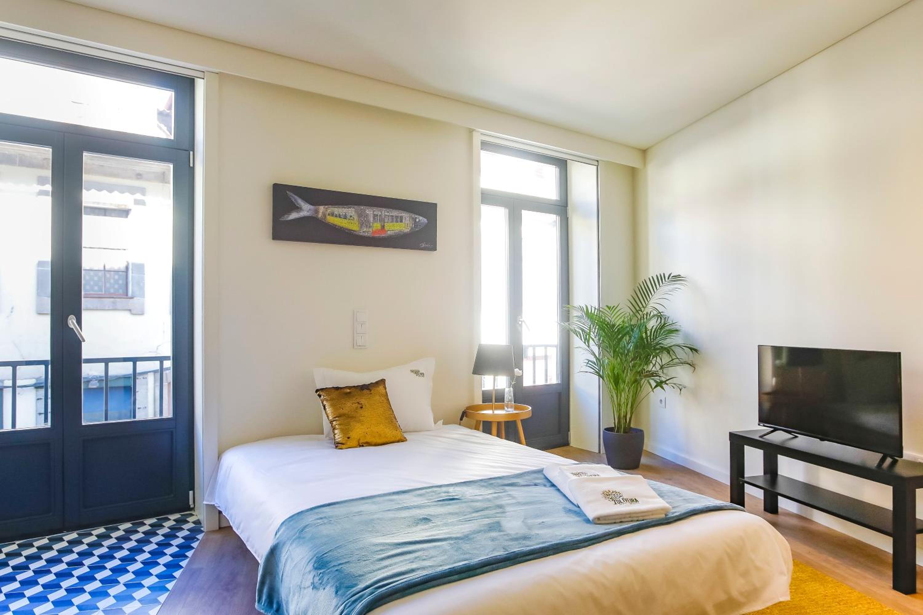 Apartment with Balcony - Photo 16