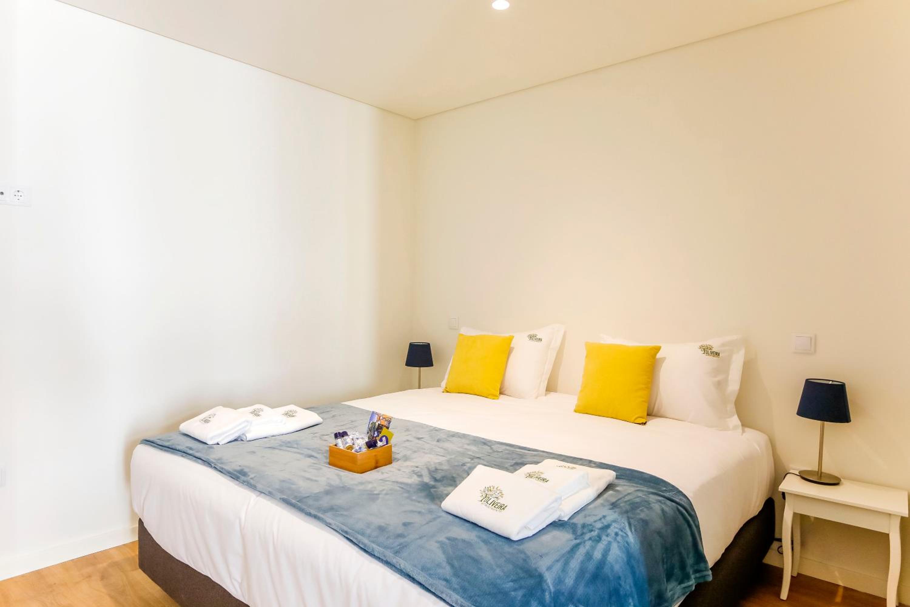 Apartment with Balcony - Photo 15